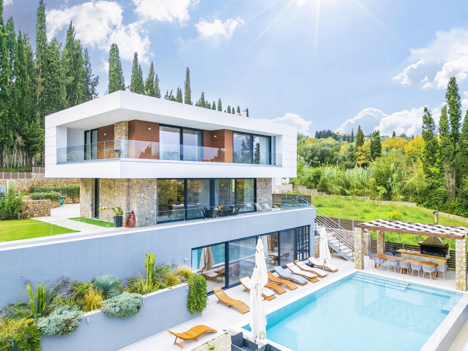 Villa photo 2