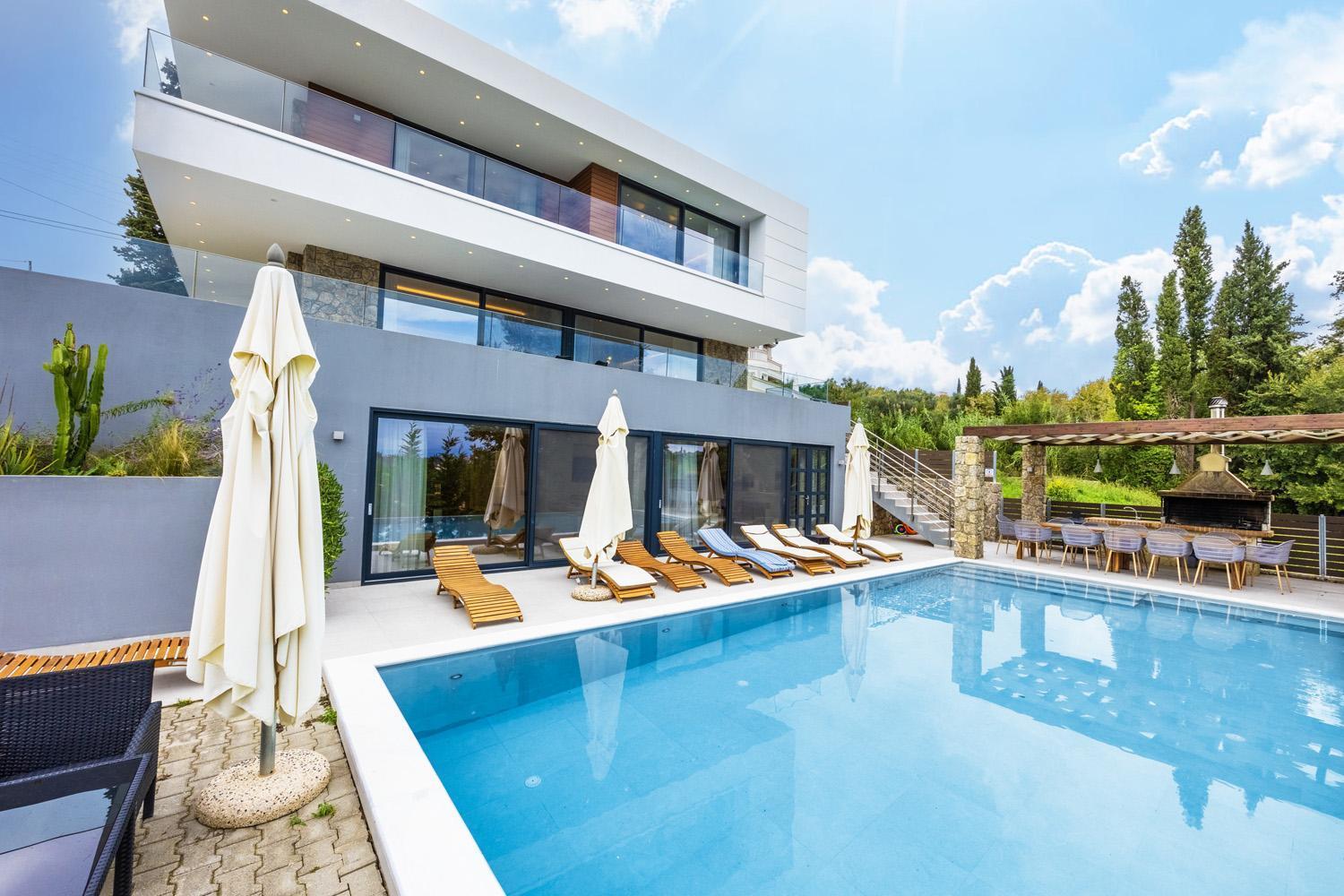 Villa photo 3