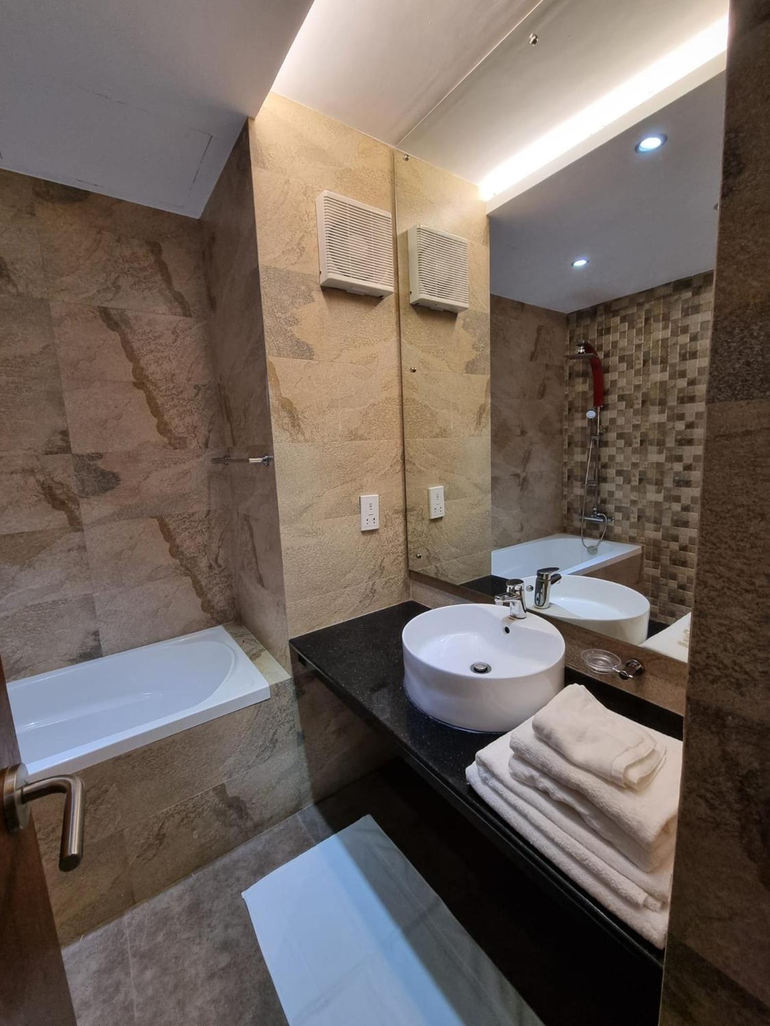 Deluxe Double Room with Balcony photo 2