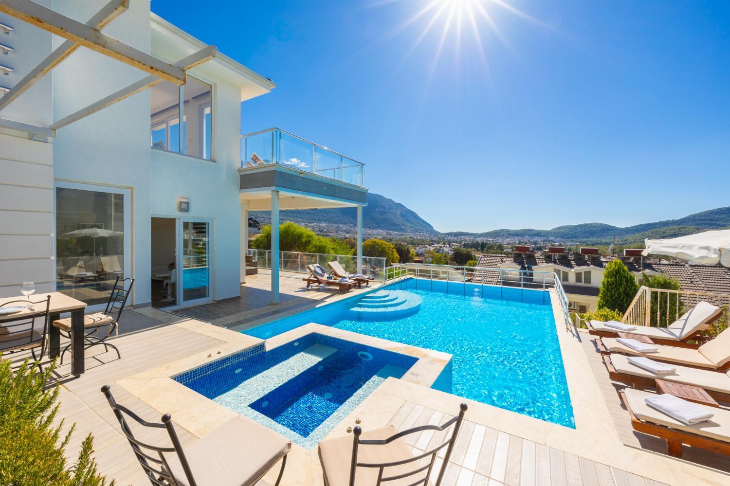 Four-Bedroom Villa photo 3