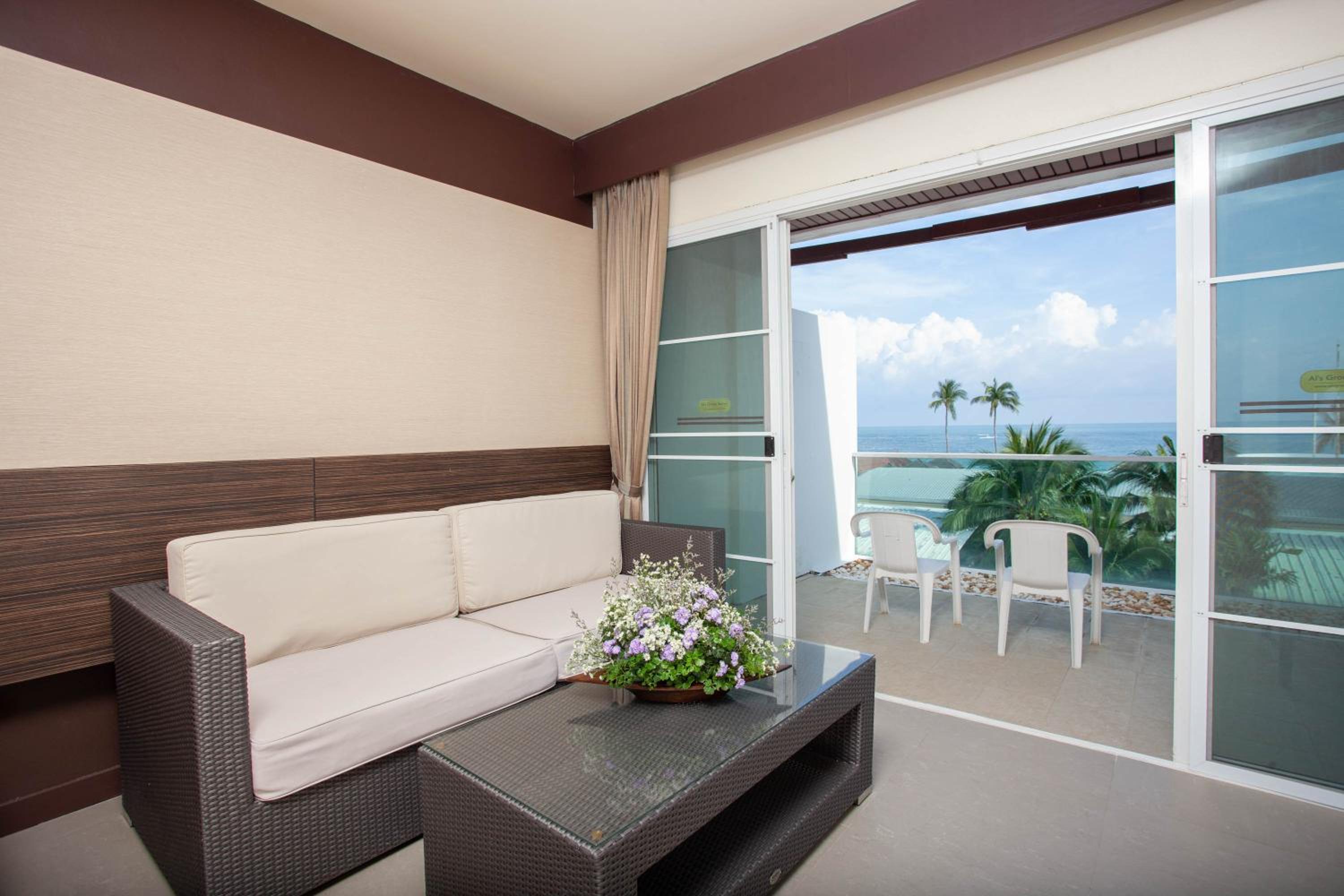 Deluxe Balcony Sea View - Twin Bed photo 2