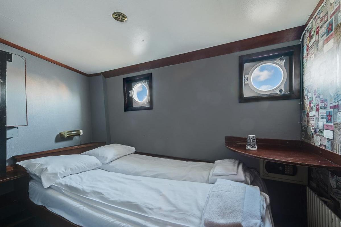 Classic Double Cabin with Private Bathroom - Photo 7