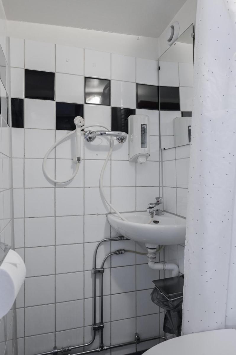 Classic Double Cabin with Private Bathroom - Photo 6