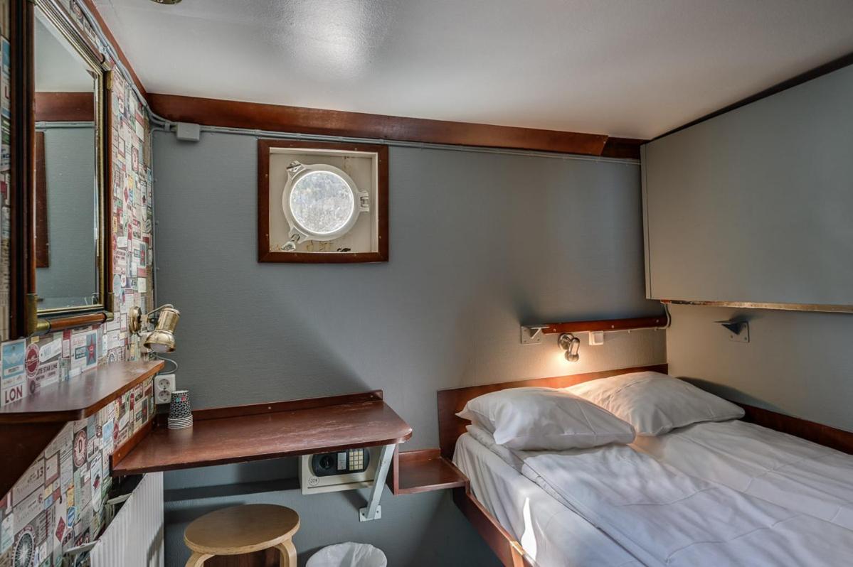 Classic Double Cabin with Private Bathroom - Photo 8