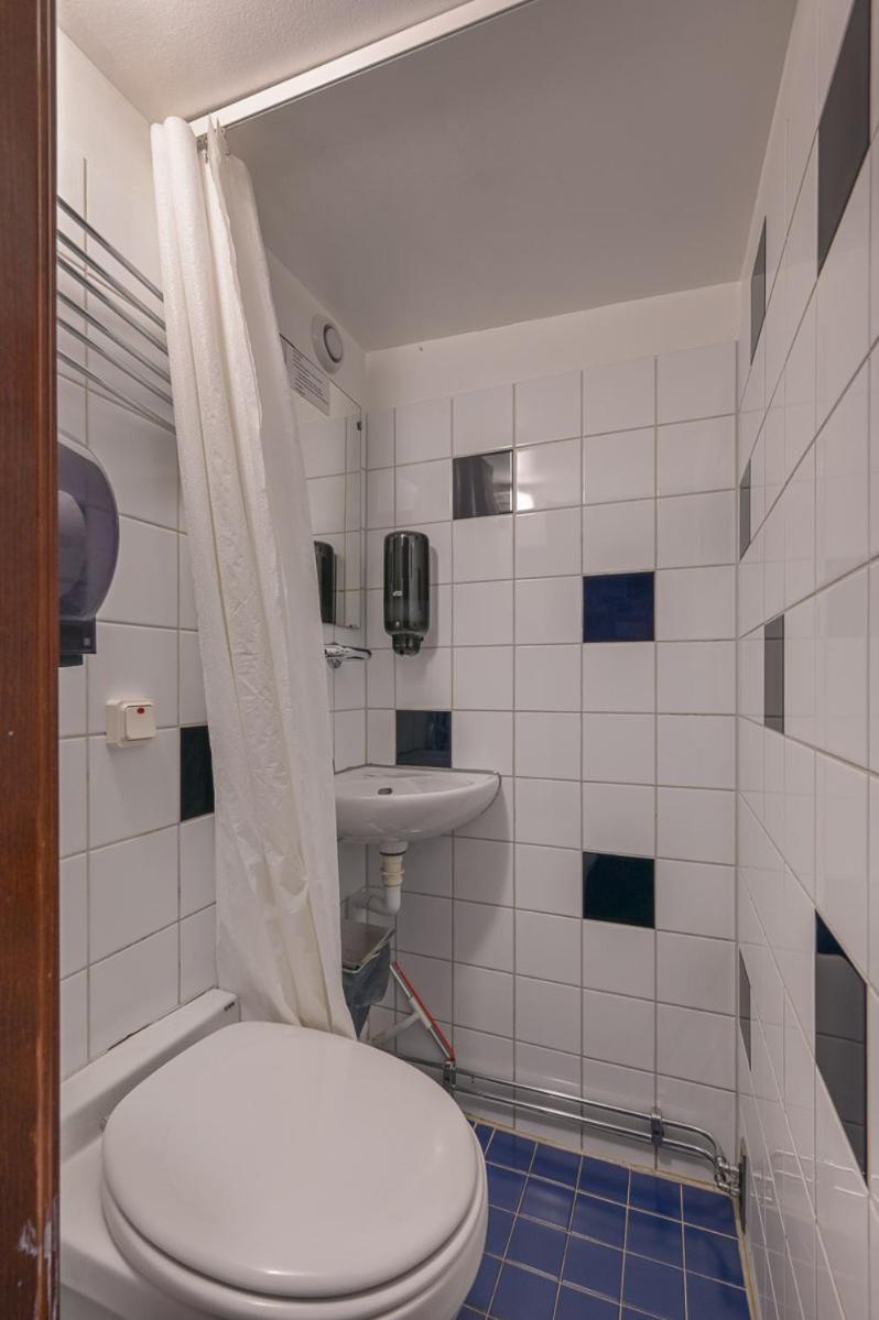 Classic Double Cabin with Private Bathroom - Photo 4