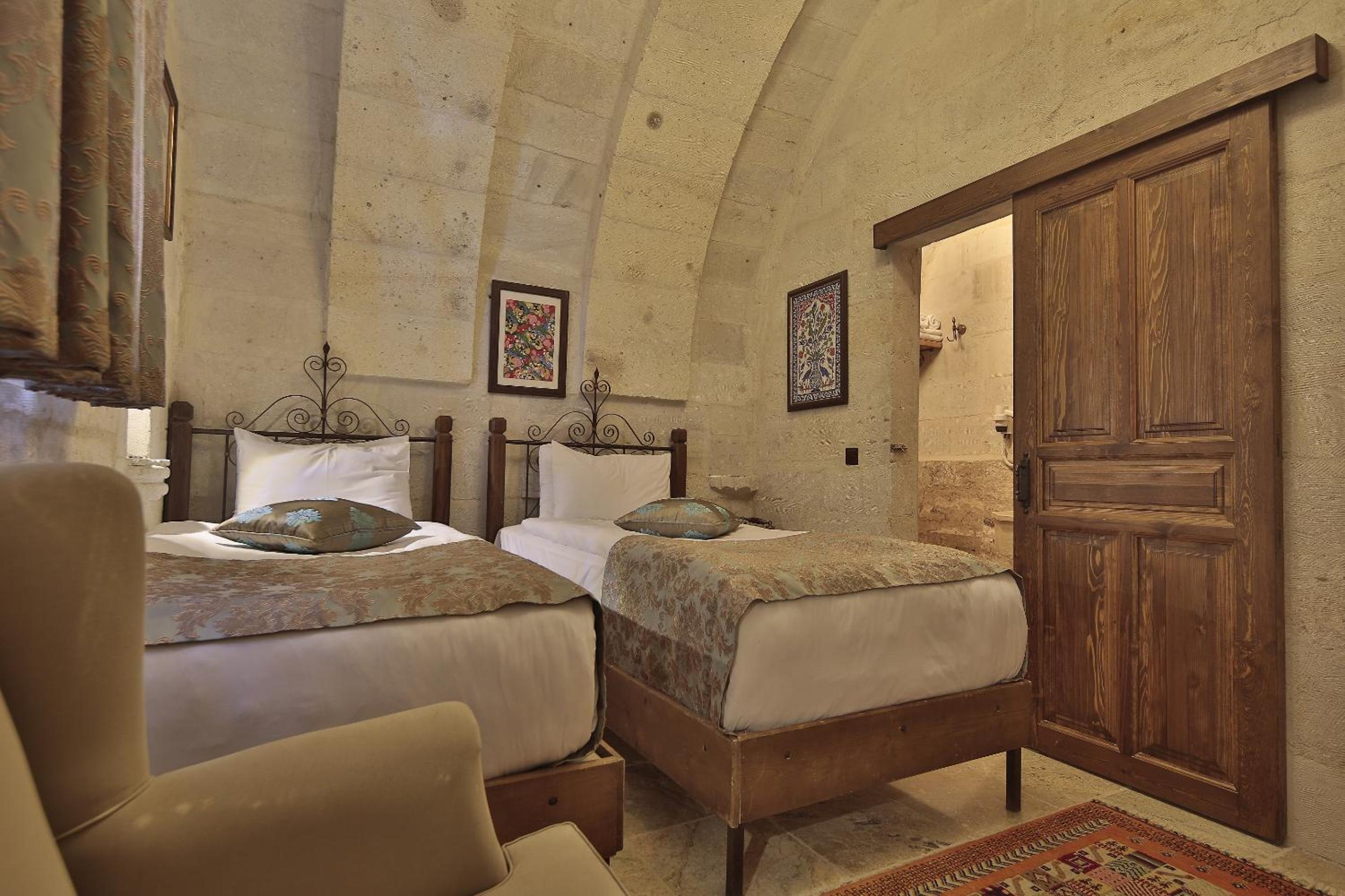 Standard Twin Room - Photo 1