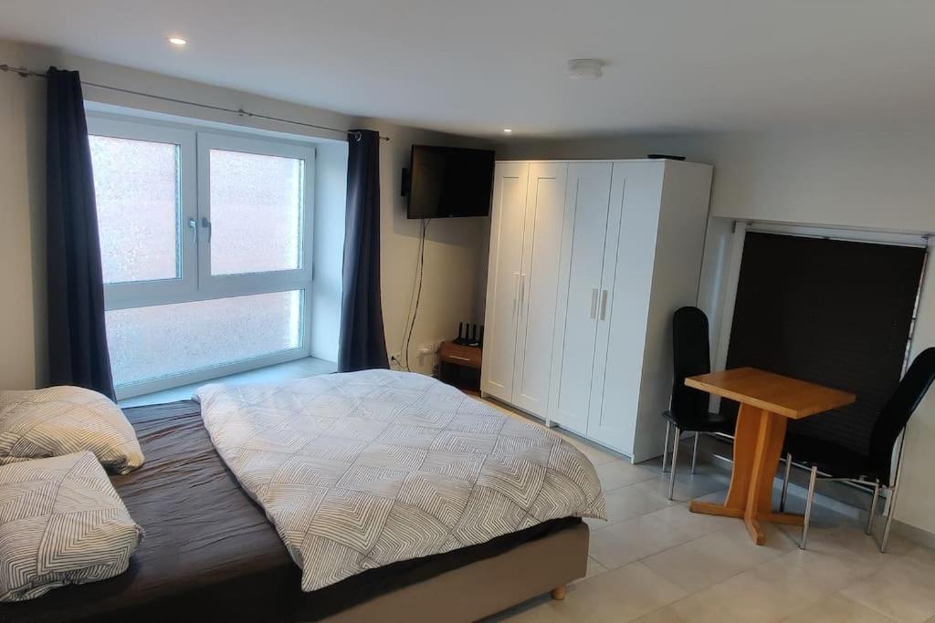 One-Bedroom Apartment photo 1