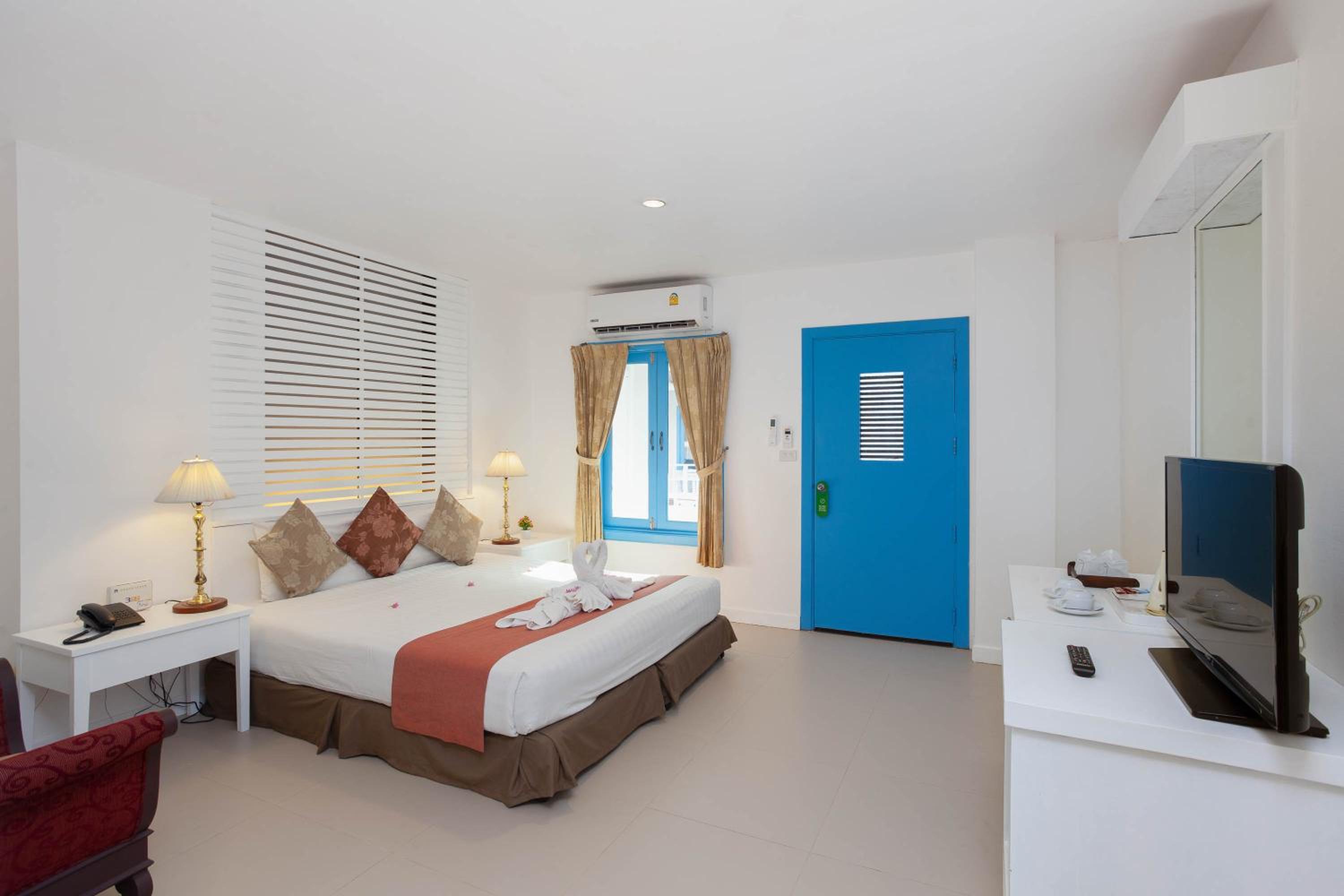 Deluxe Double Room with Garden View