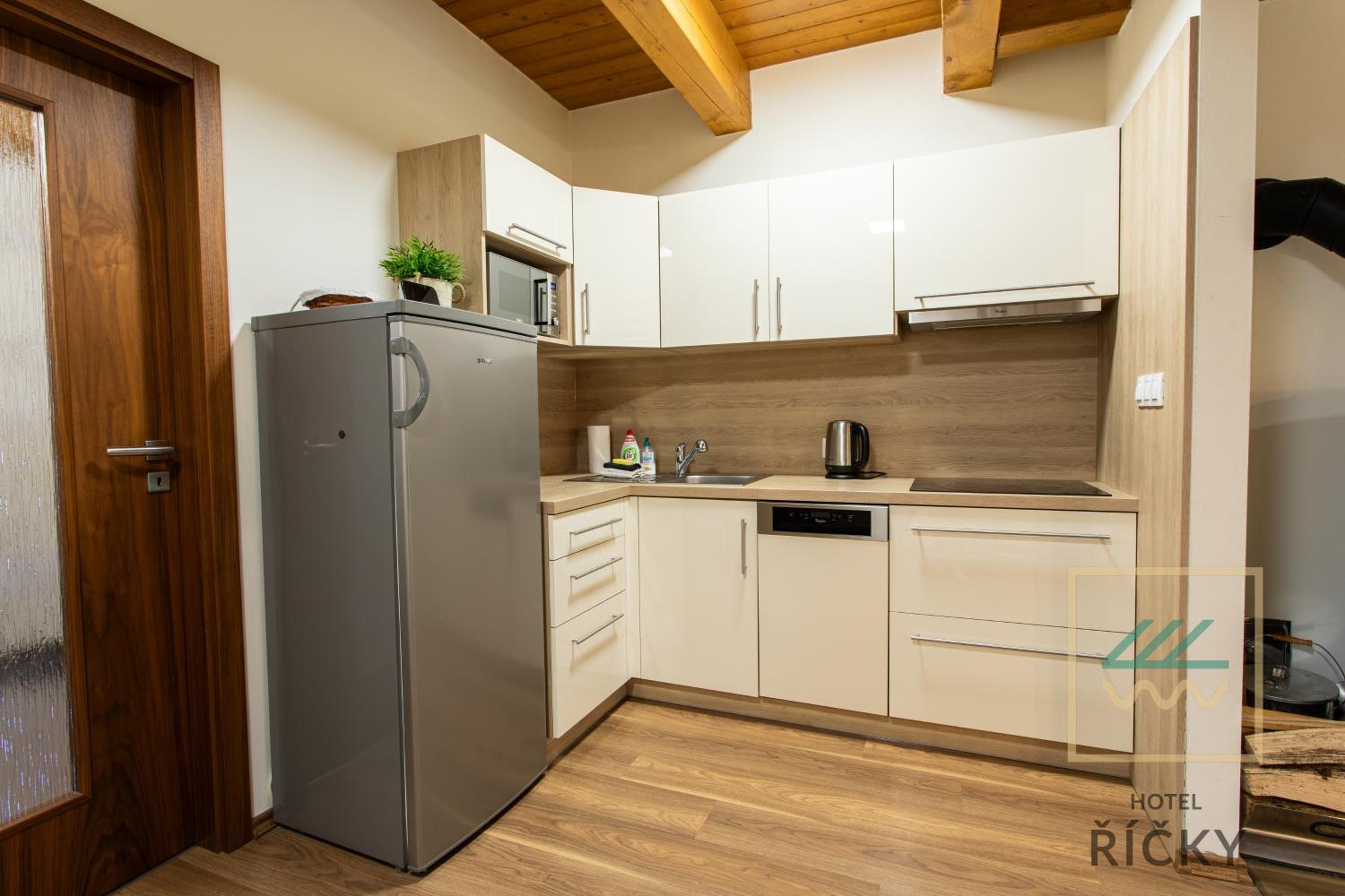 Deluxe Apartment photo 2