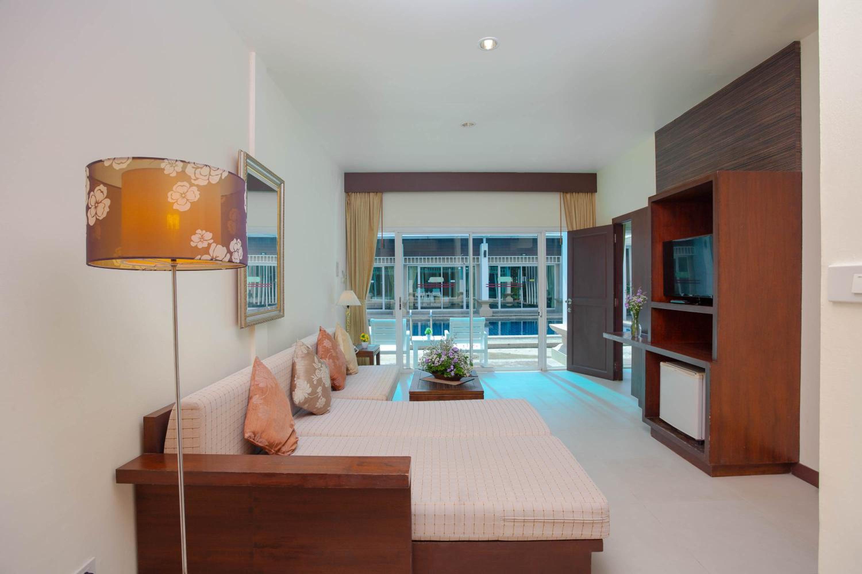 Courtyard Suite - Photo 3
