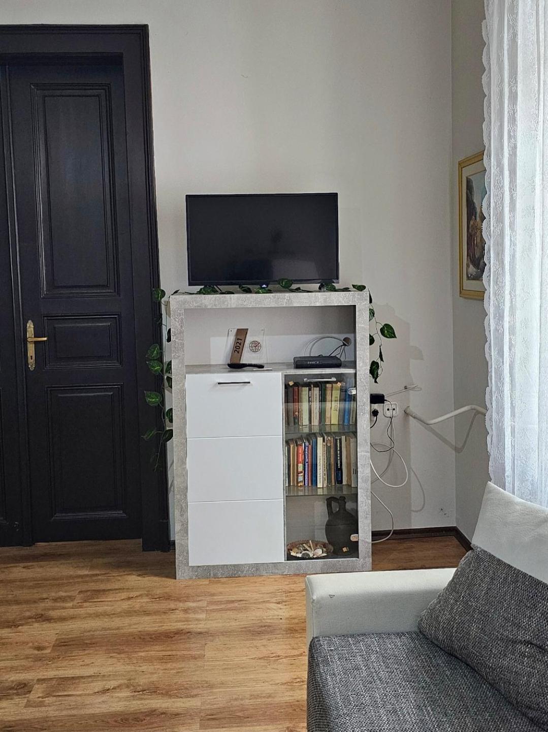 Three-Bedroom Apartment - Photo 36