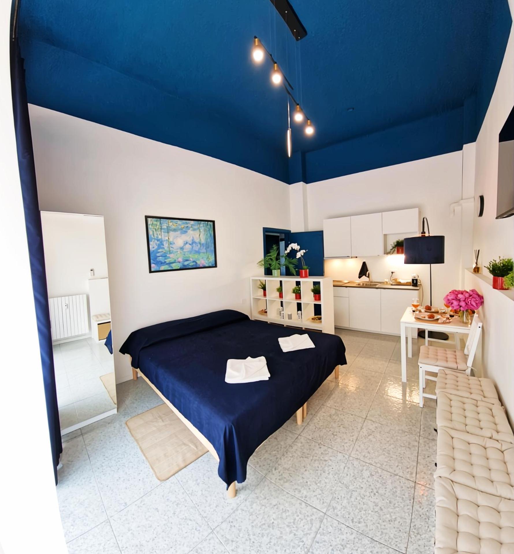 Queen Room With Shared Bathroom