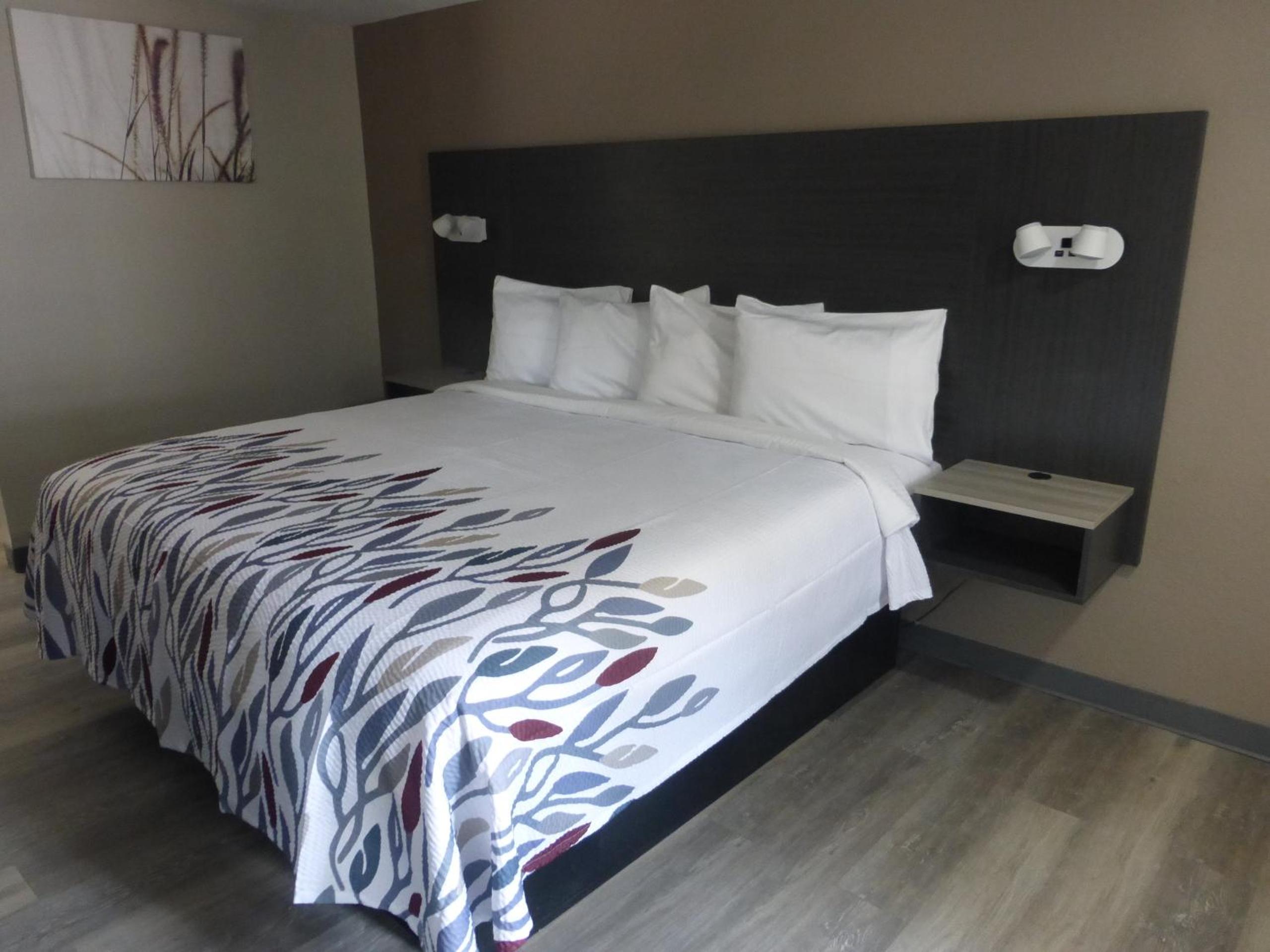 Deluxe King Room Non-Smoking - Photo 1