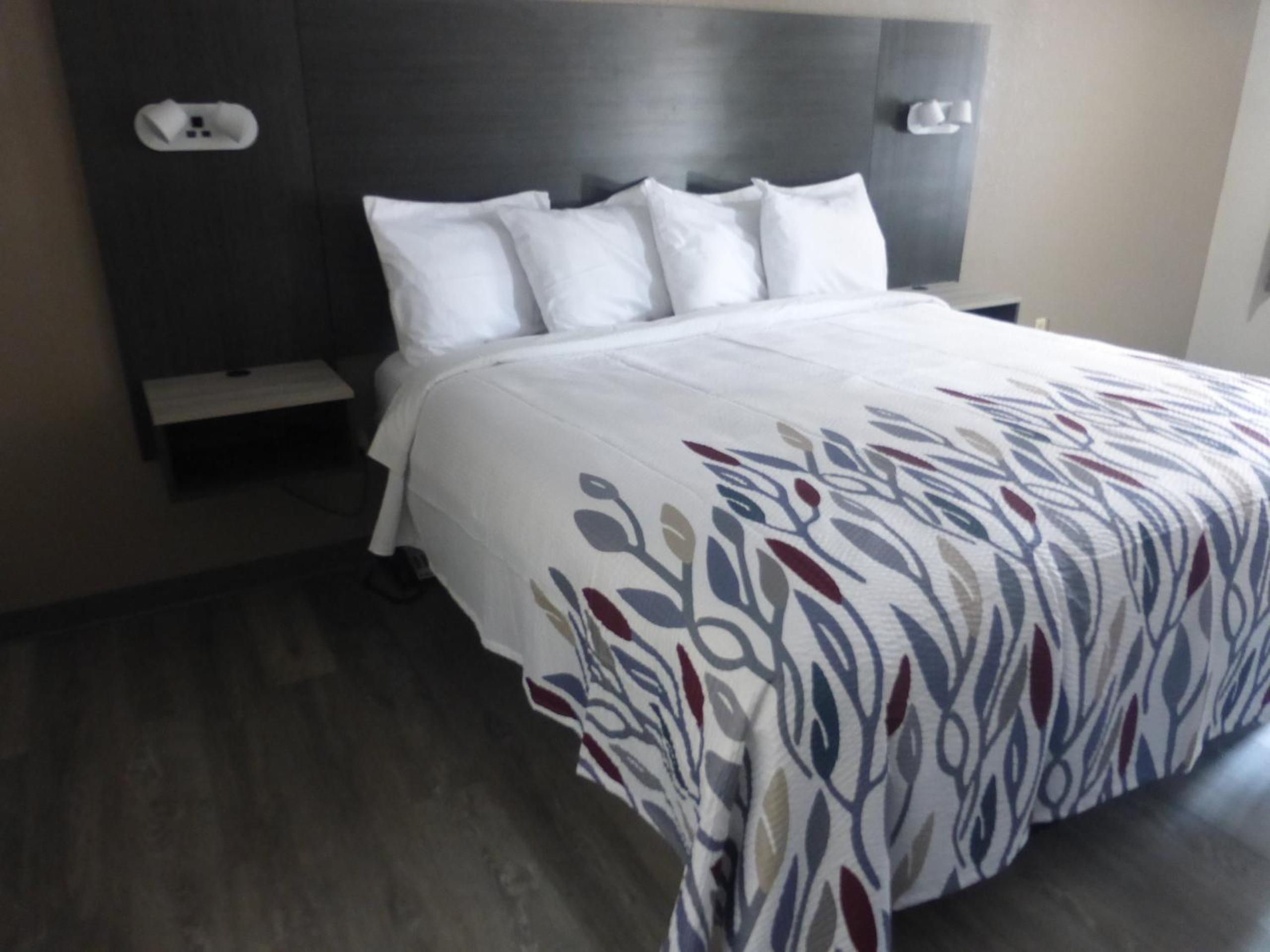Deluxe King Room Non-Smoking - Photo 3