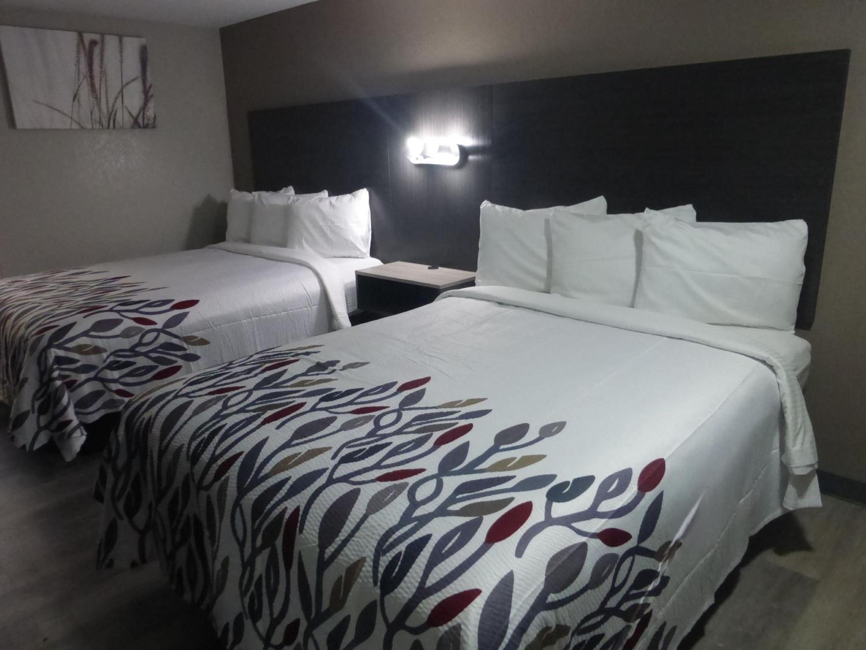 Deluxe Room with Two Queen Beds Non-Smoking - Photo 2