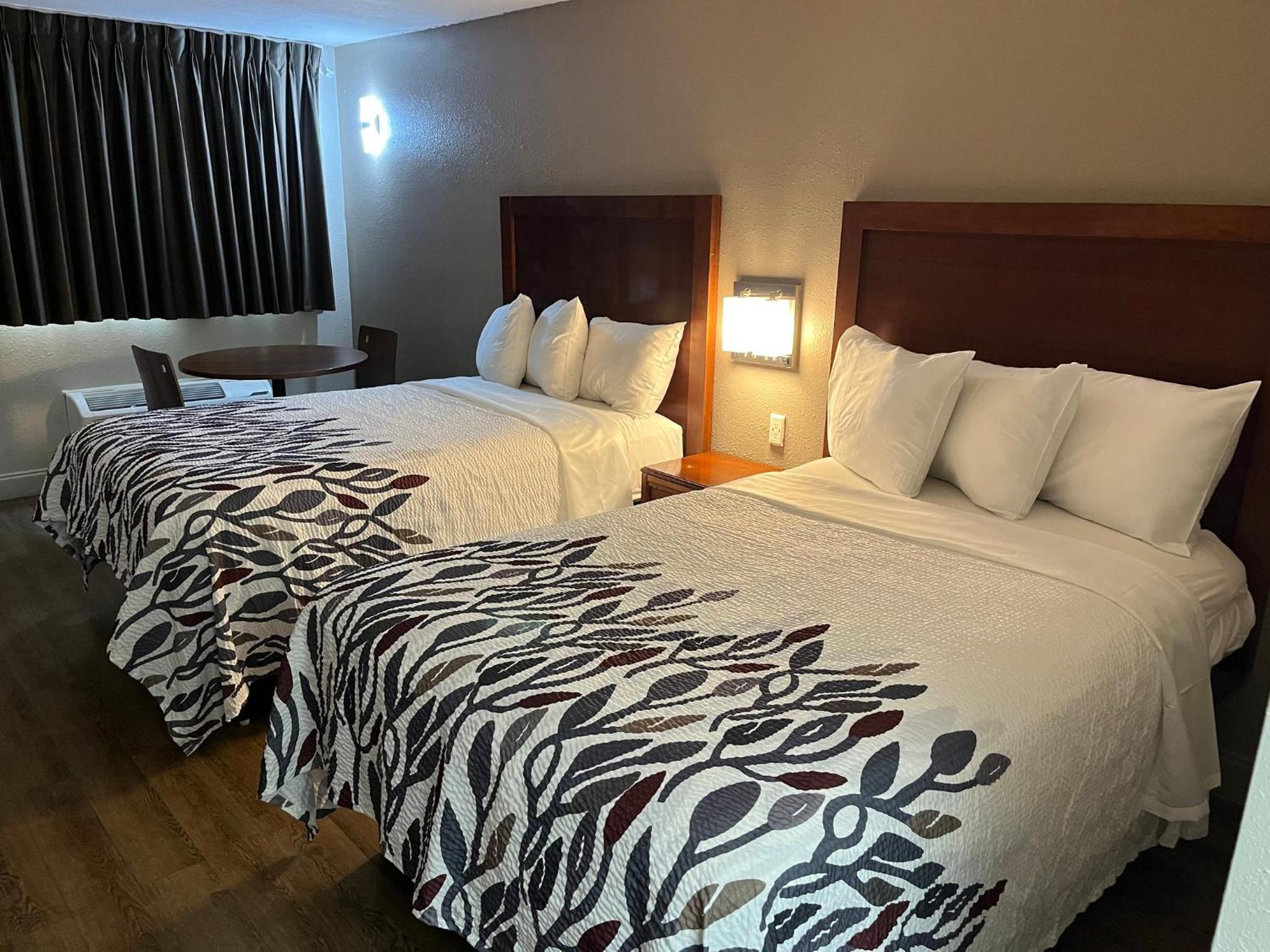 Deluxe Room with Two Double Beds Disability Access Non-Smoking - Photo 10