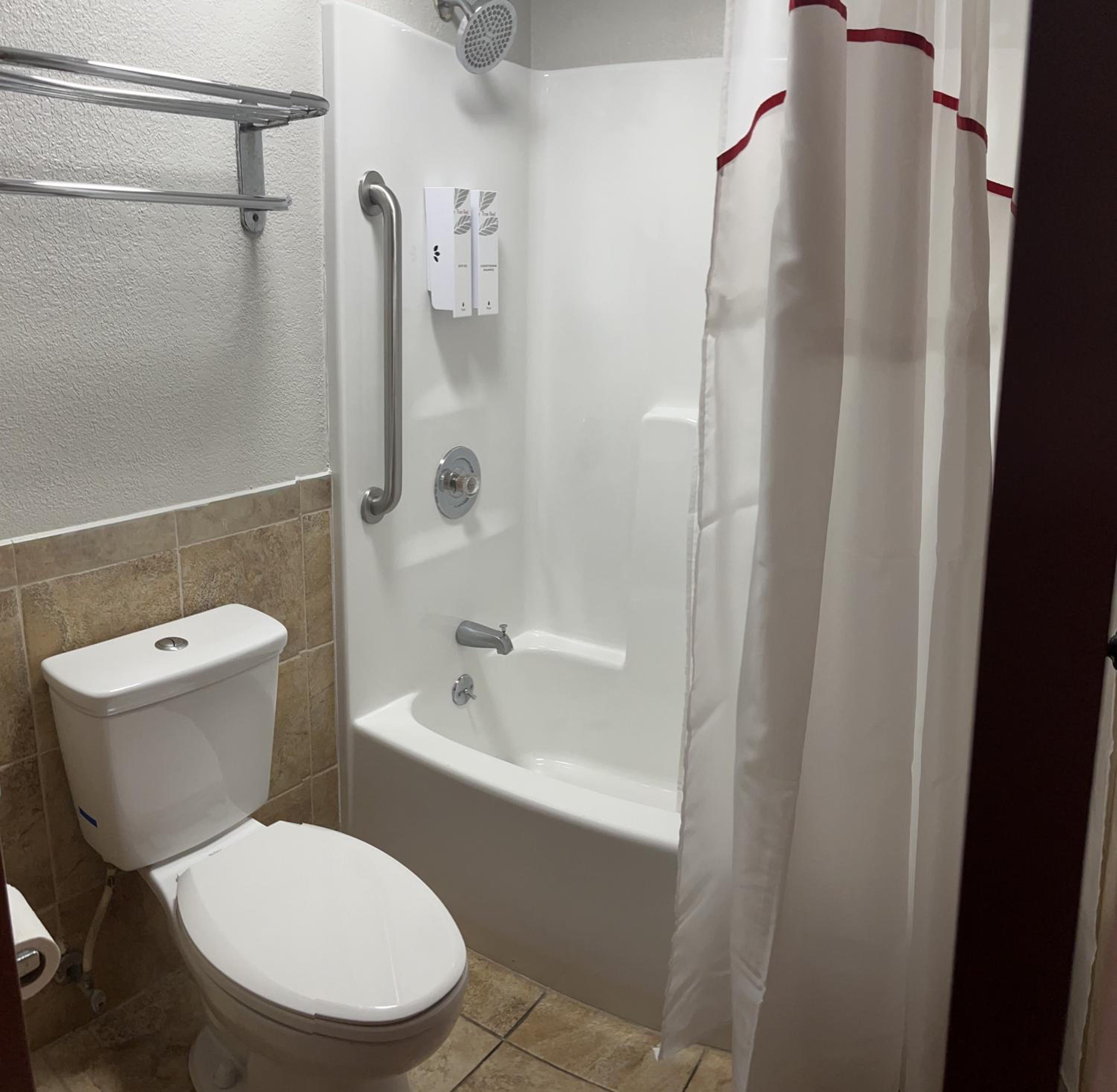Deluxe Room with Two Double Beds Disability Access Non-Smoking - Photo 2