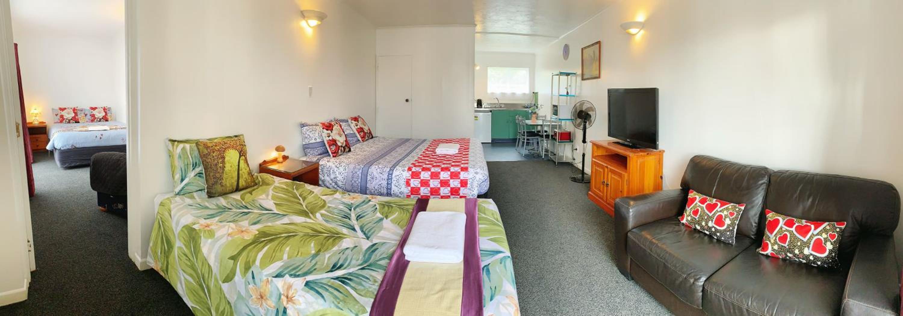 One-Bedroom Apartment photo 1