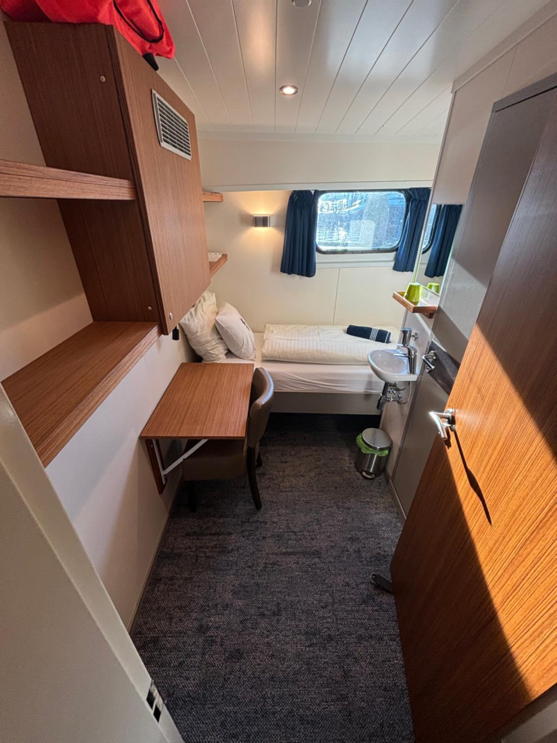 Single Room with Bathroom photo 3