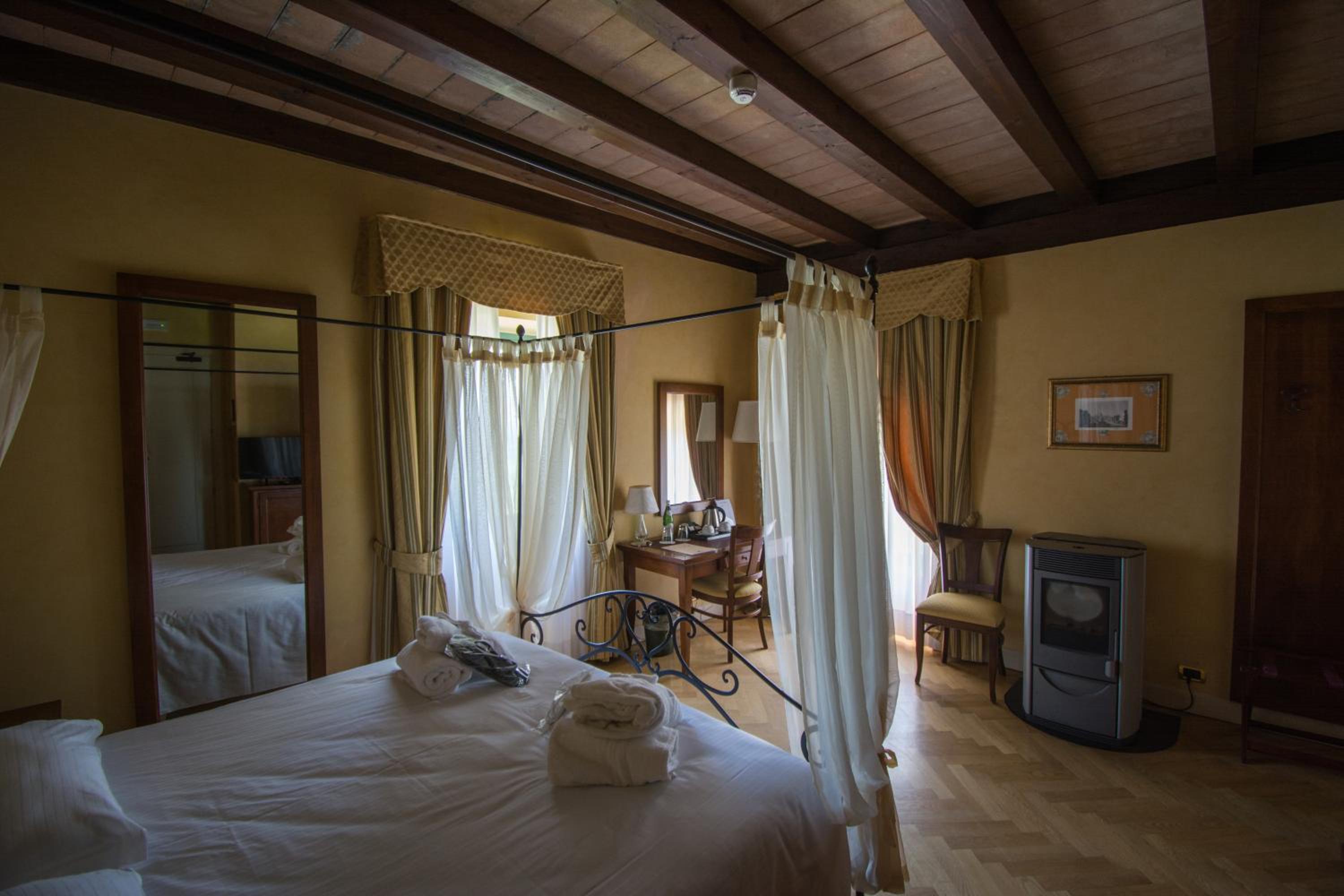Deluxe Double or Twin Room with Balcony - Photo 4