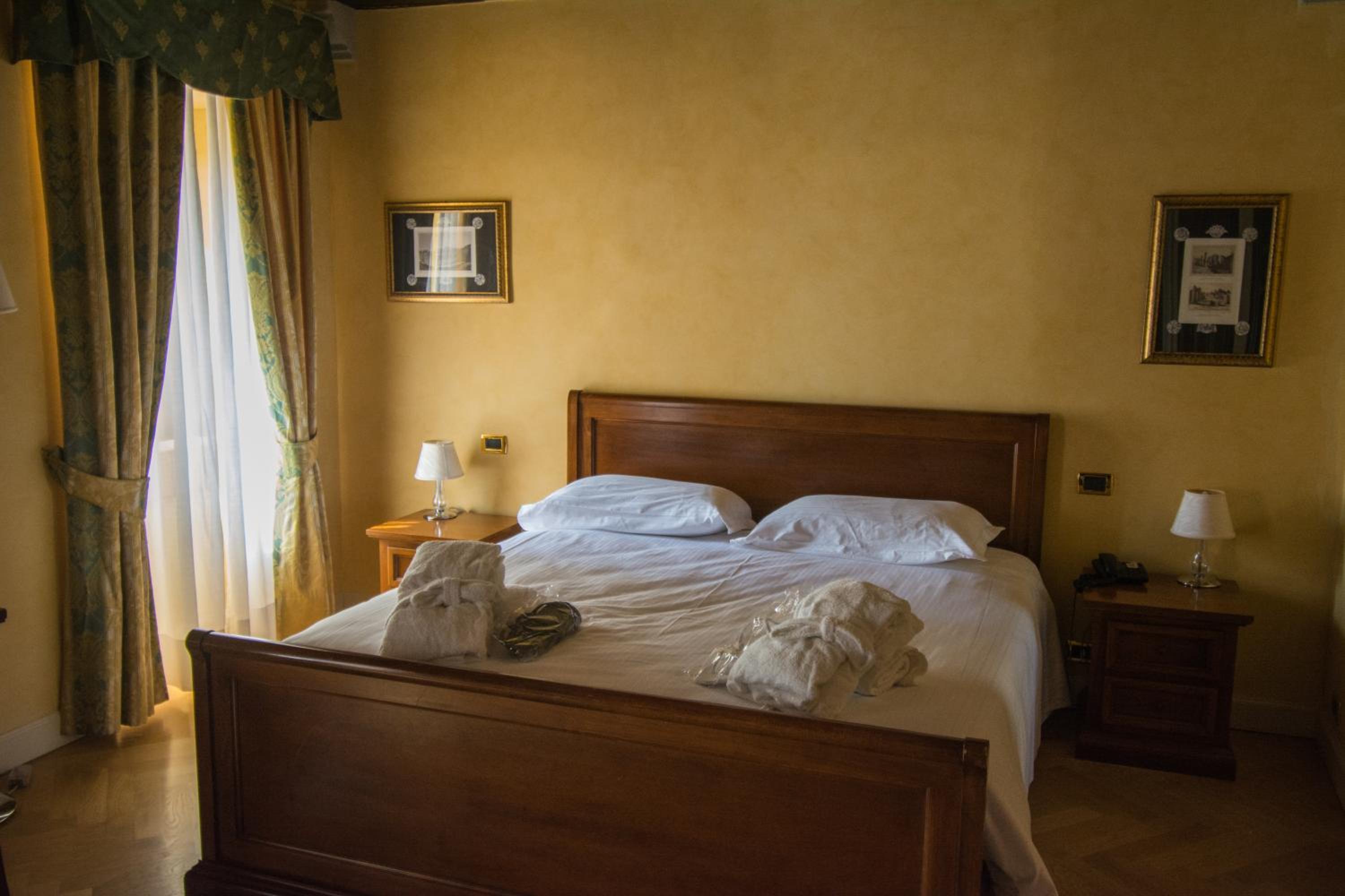 Double or Twin Room - Photo 1