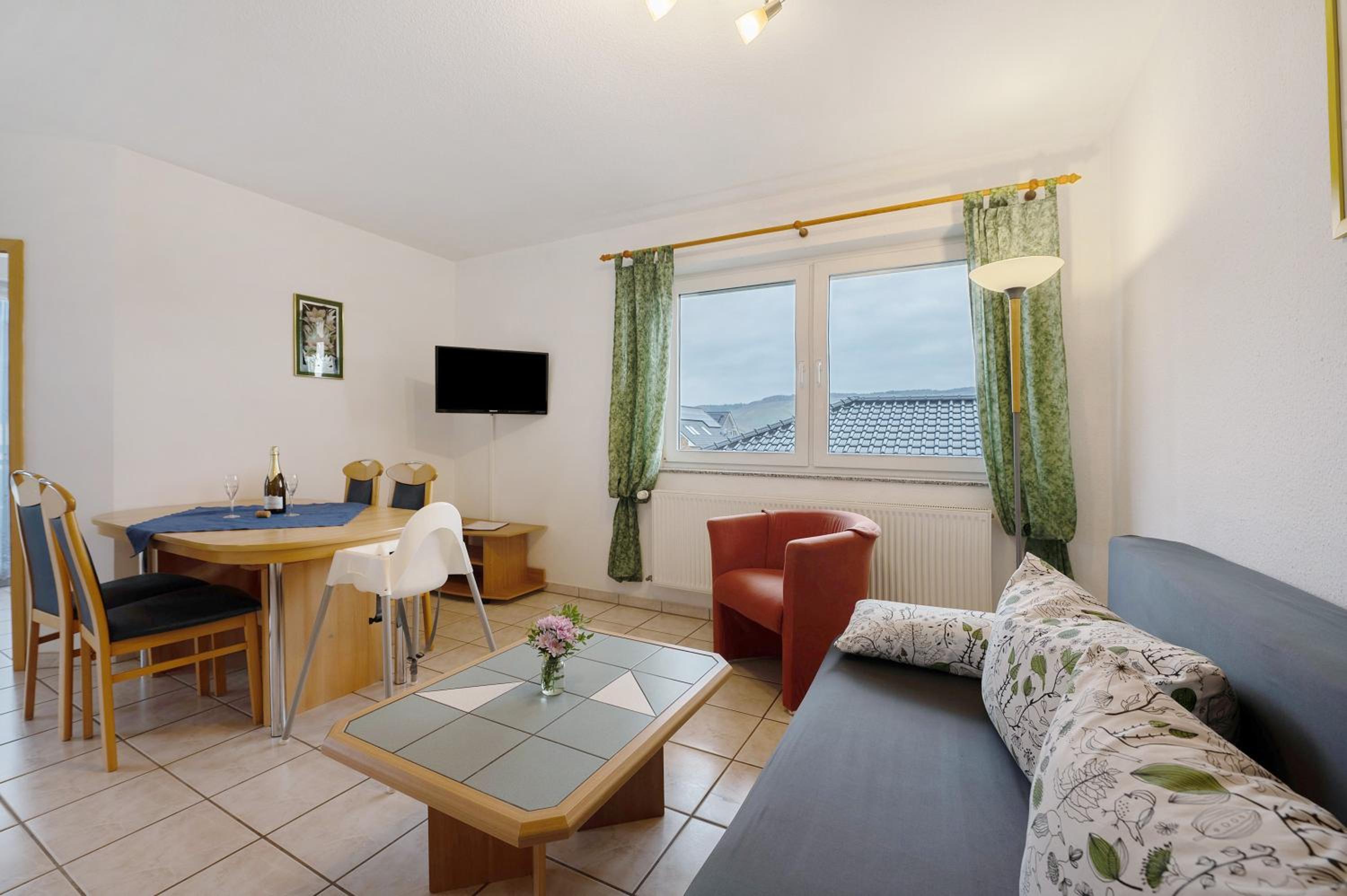 Two-Bedroom Deluxe Apartment with Garden View photo 1