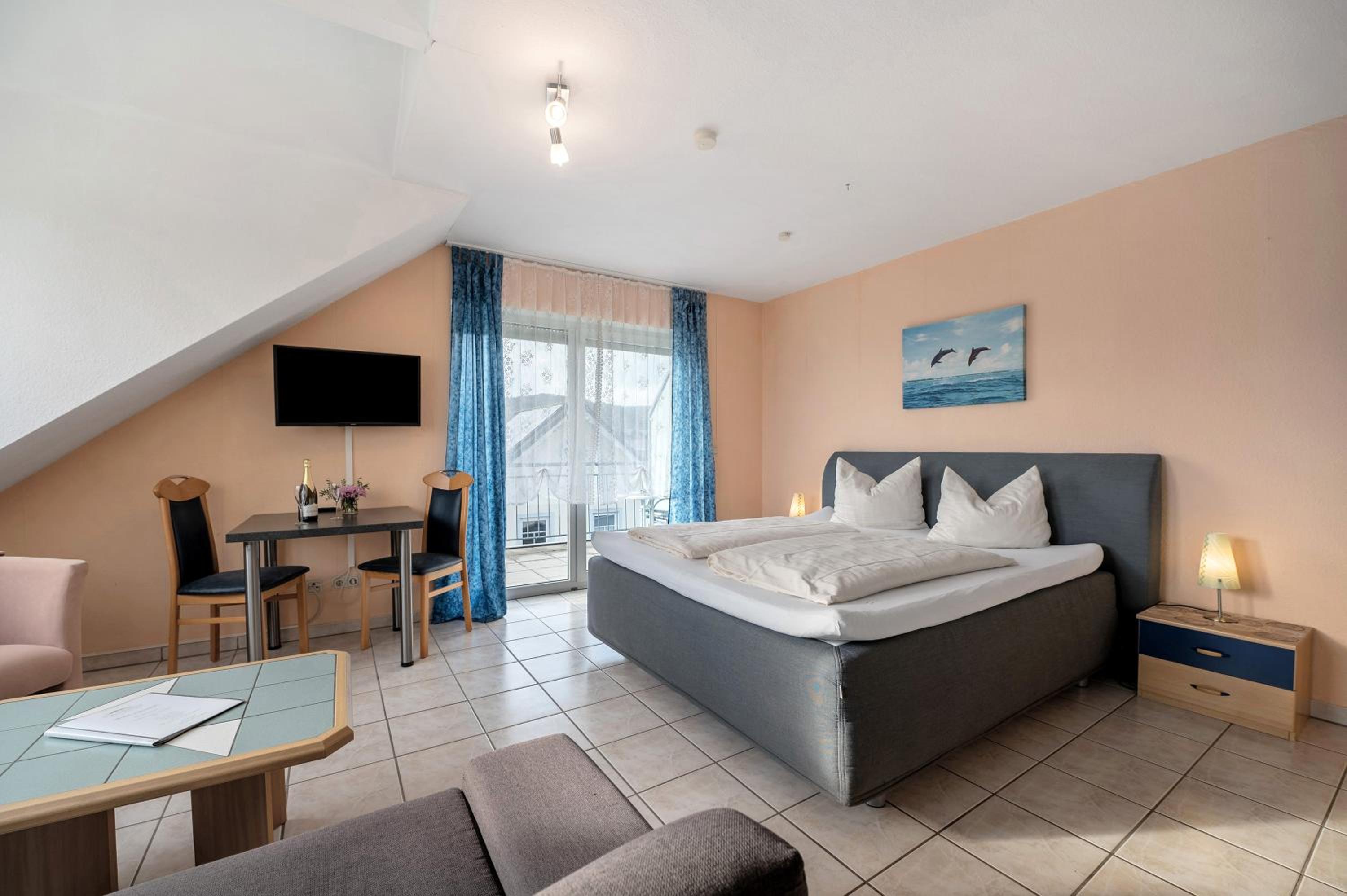 Two-Bedroom Deluxe Apartment with Garden View photo 1