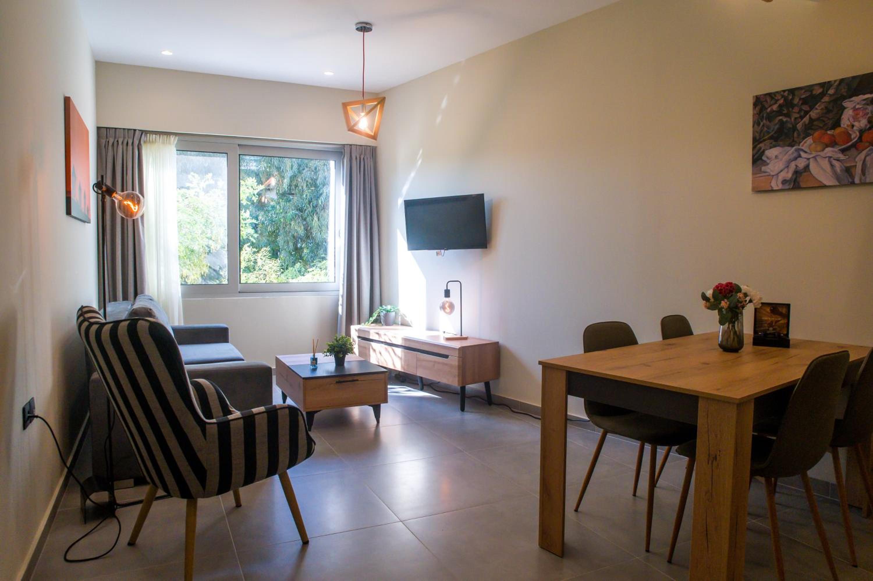 One-Bedroom Apartment photo 1