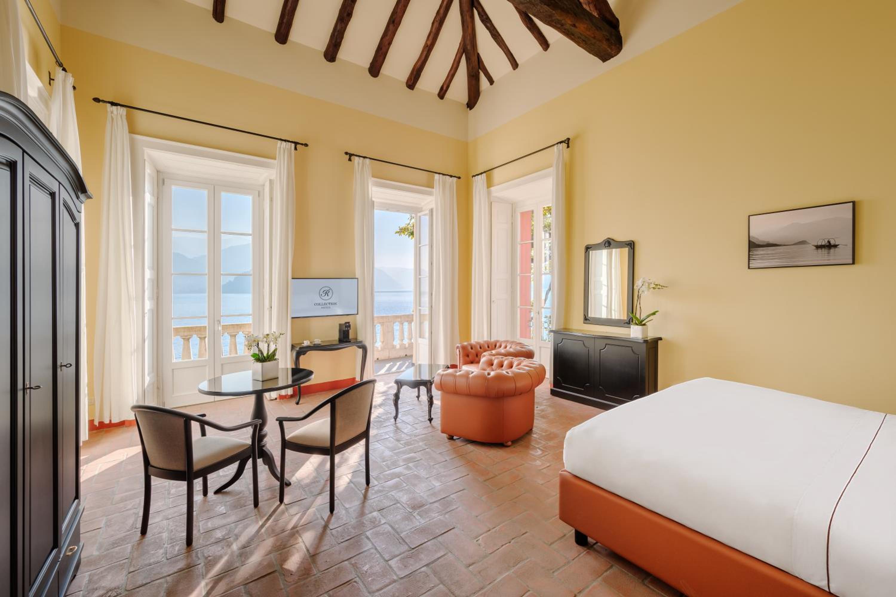 Suite with Lake View - Photo 1