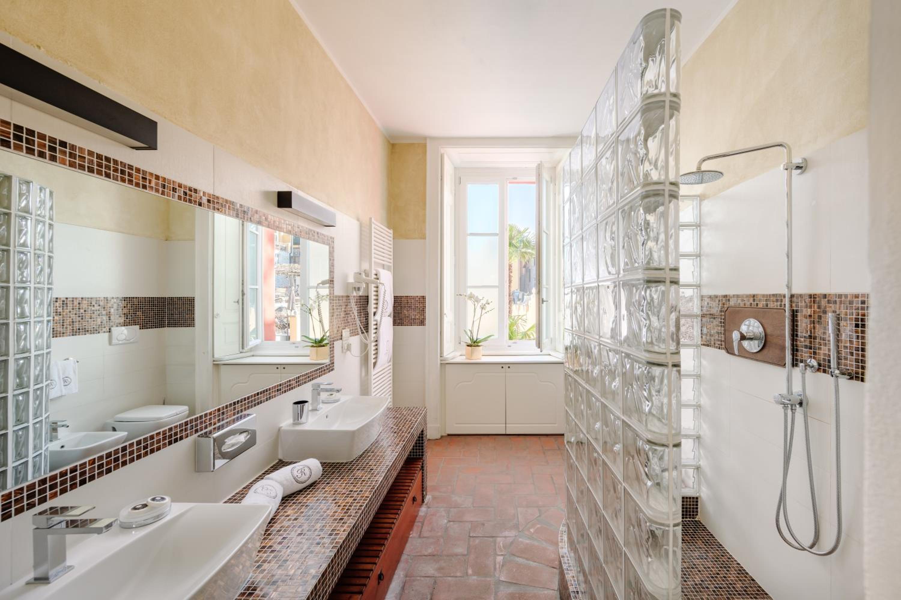 Suite with Lake View - Photo 4
