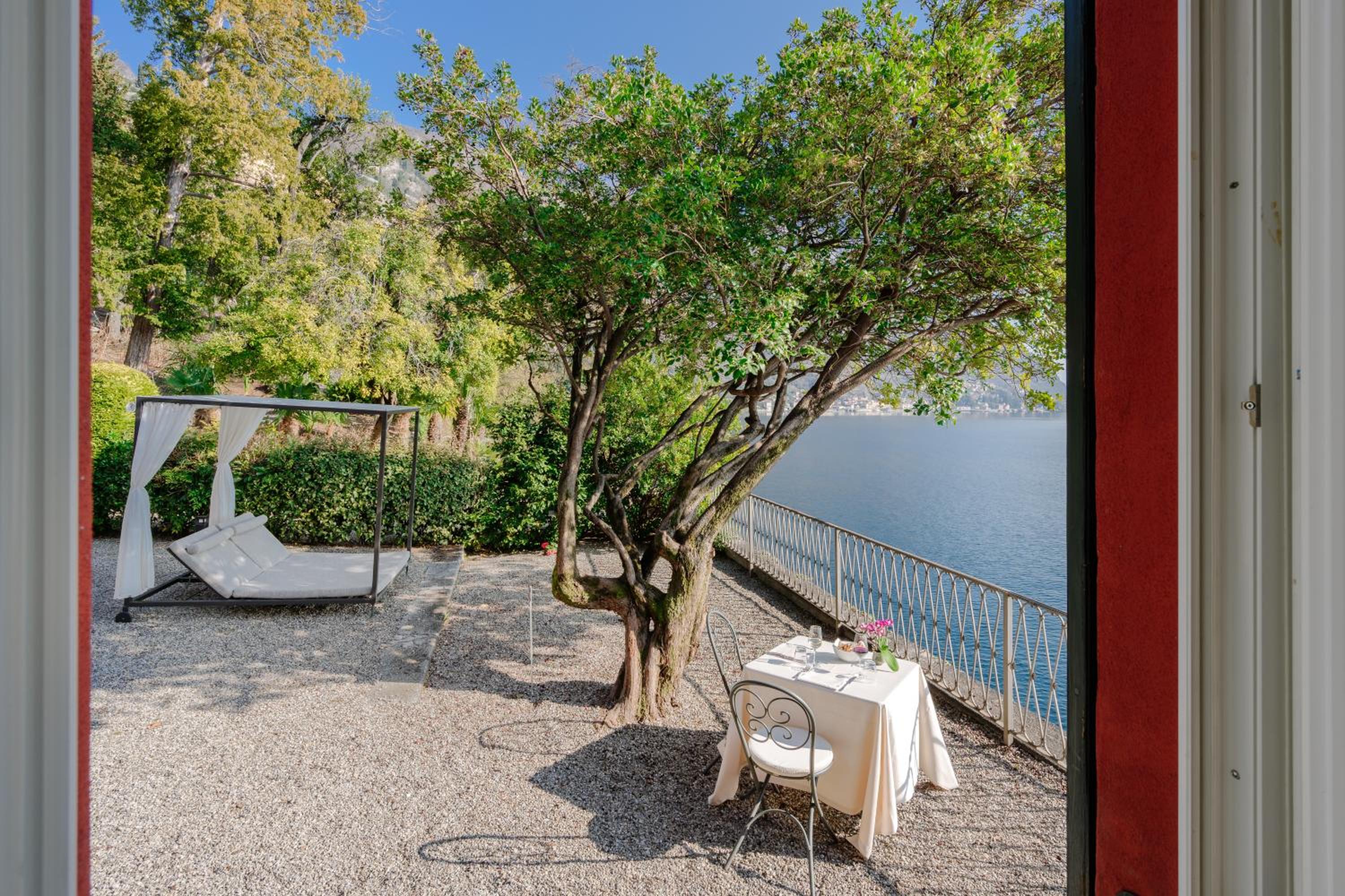 Suite with Lake View - Photo 7