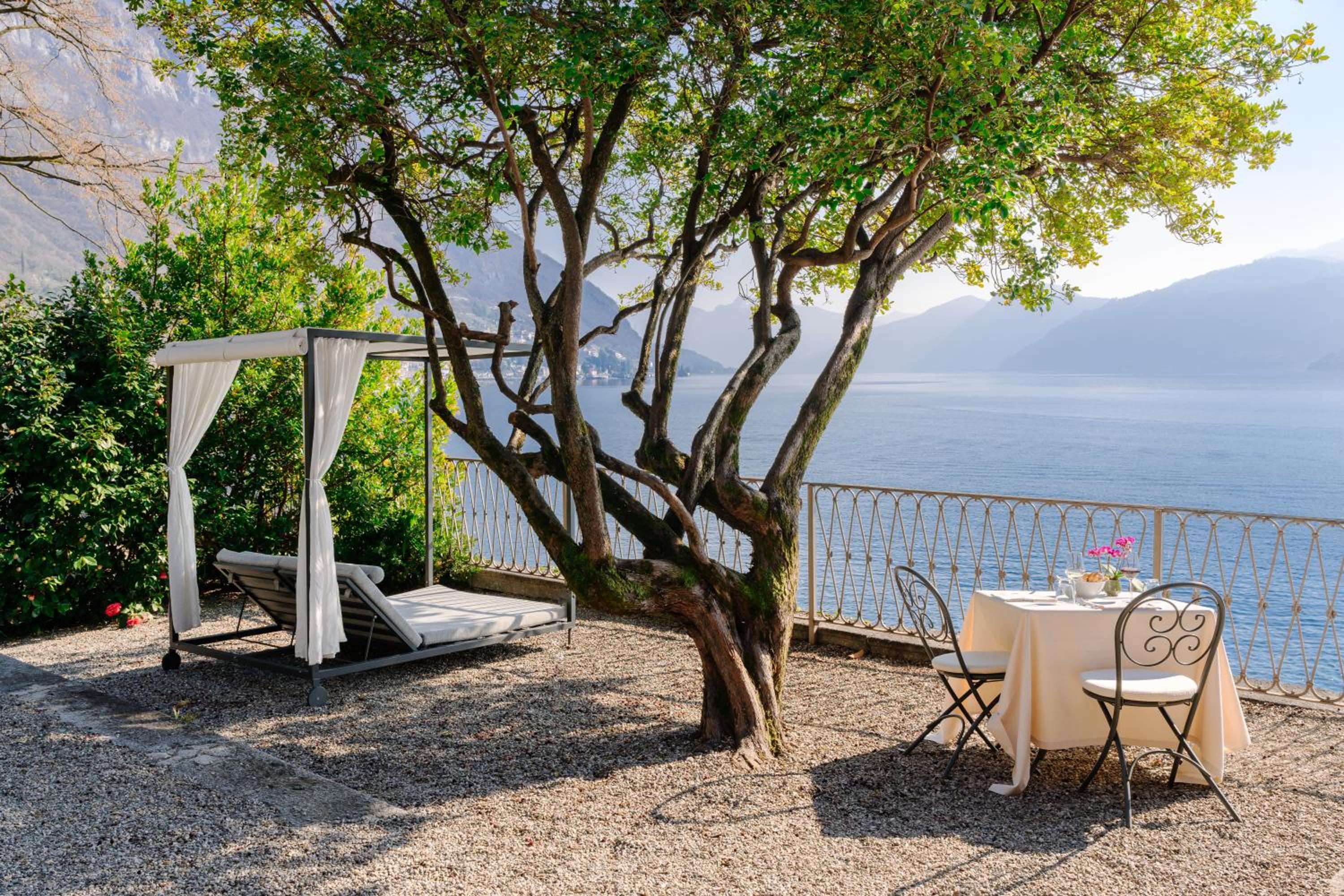 Suite with Lake View - Photo 2