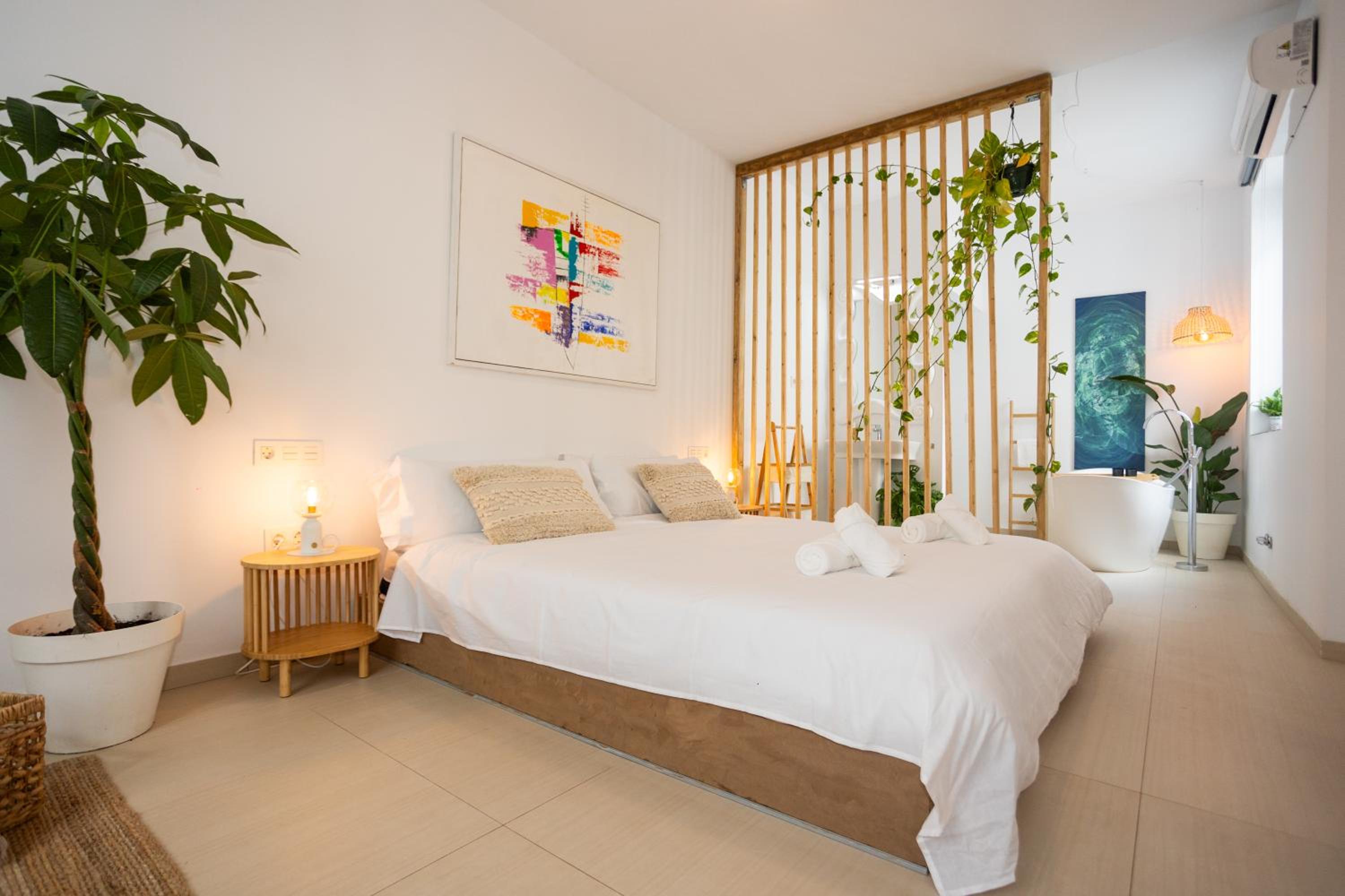 Double Room with Shared Bathroom photo 2