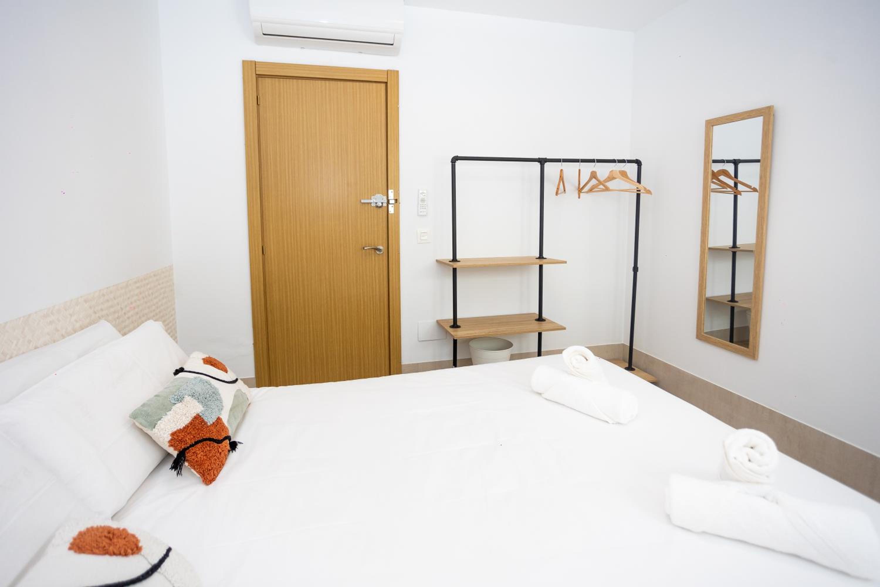 Double Room with Shared Bathroom photo 2