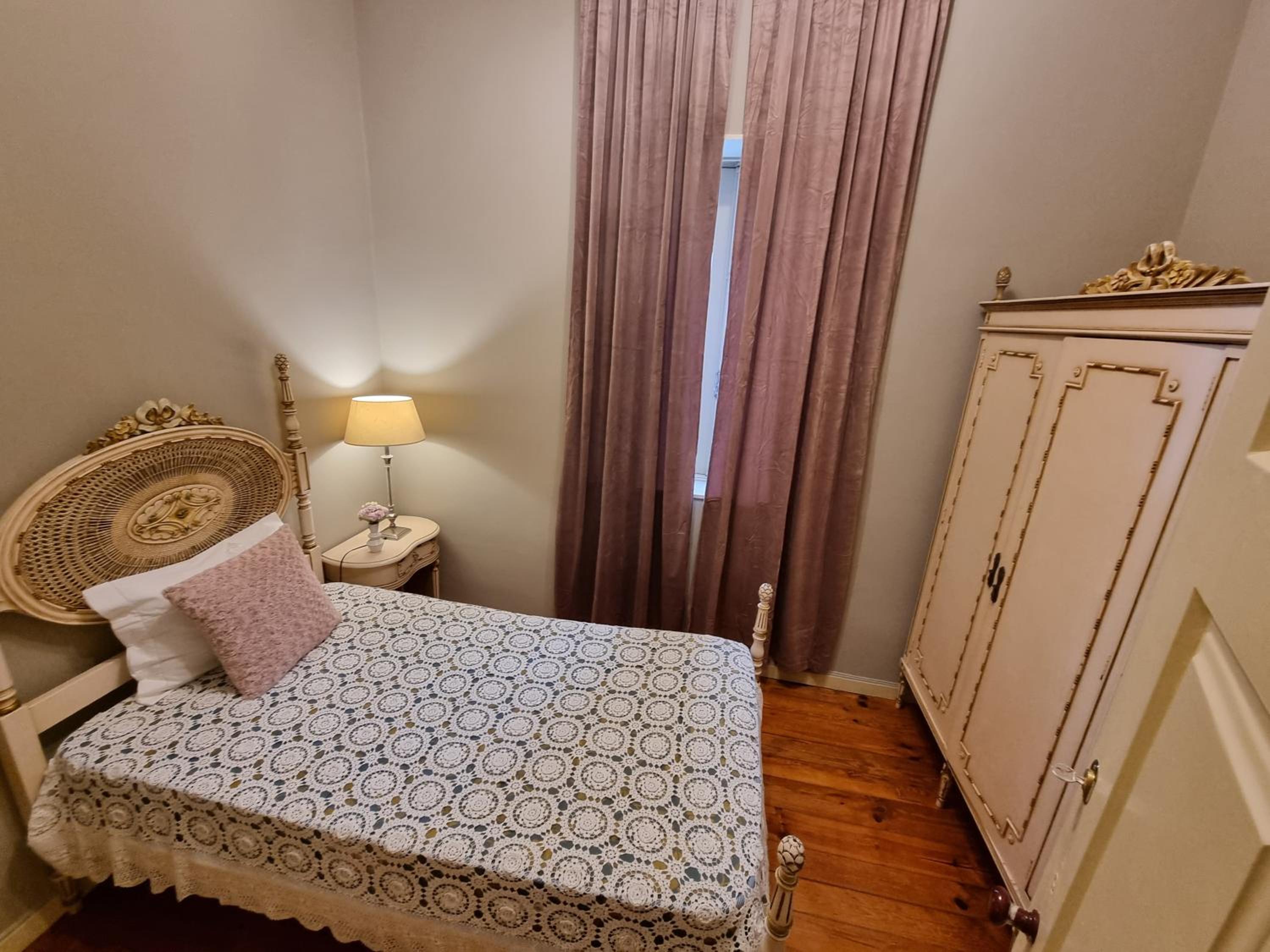 Single Room with Private External Bathroom