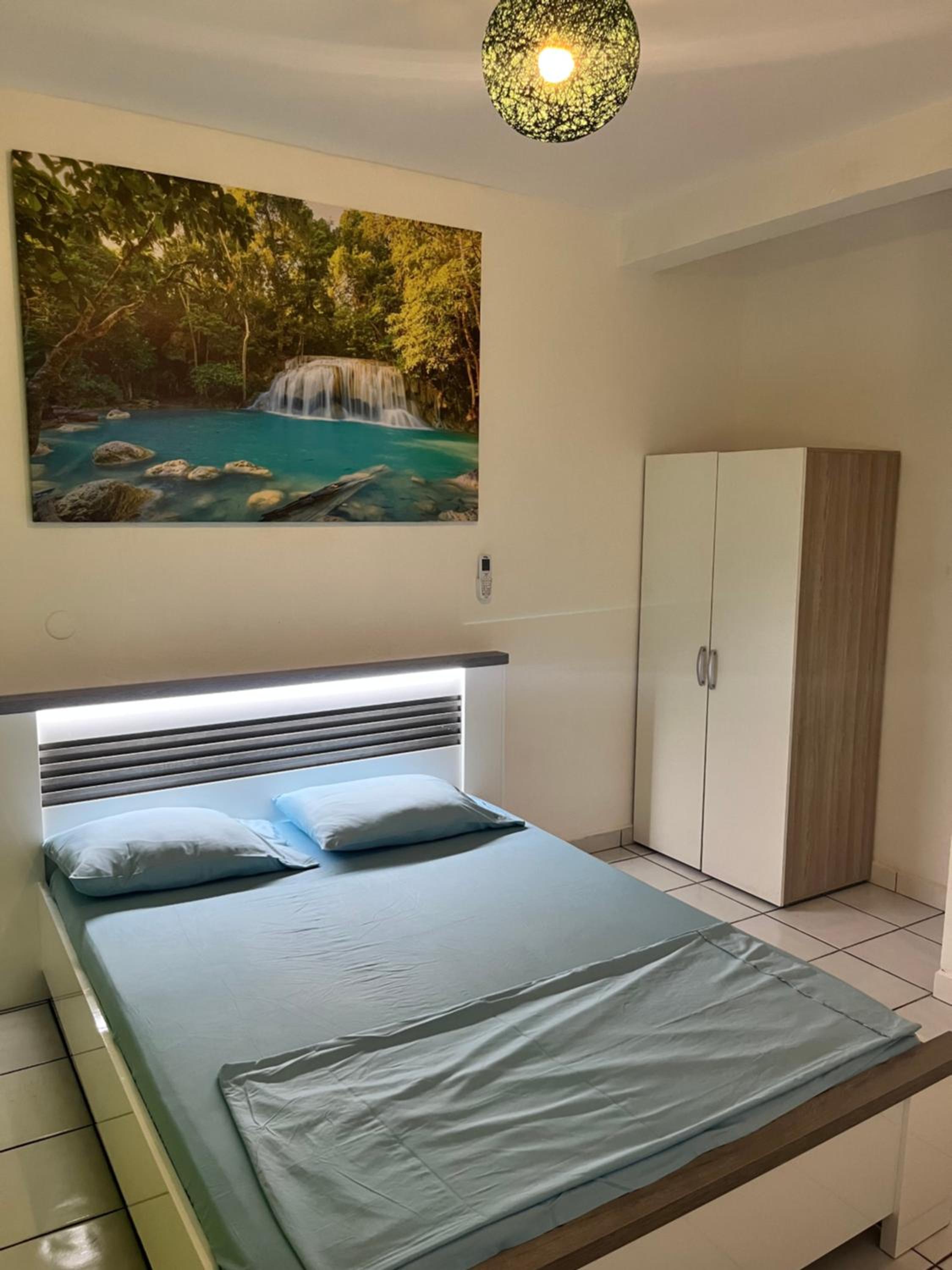 One-Bedroom Apartment - Photo 1