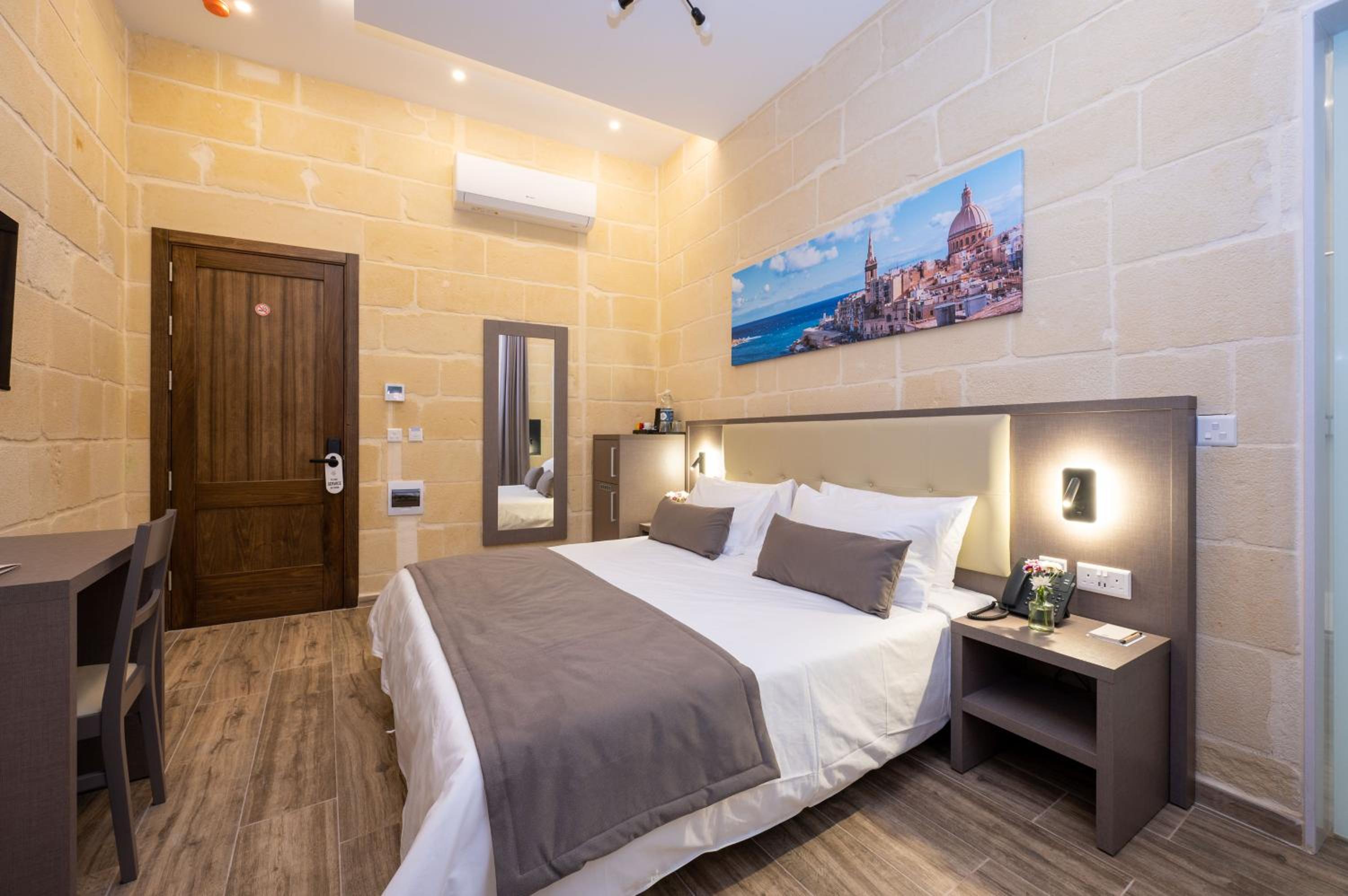 Double Room - Photo 2