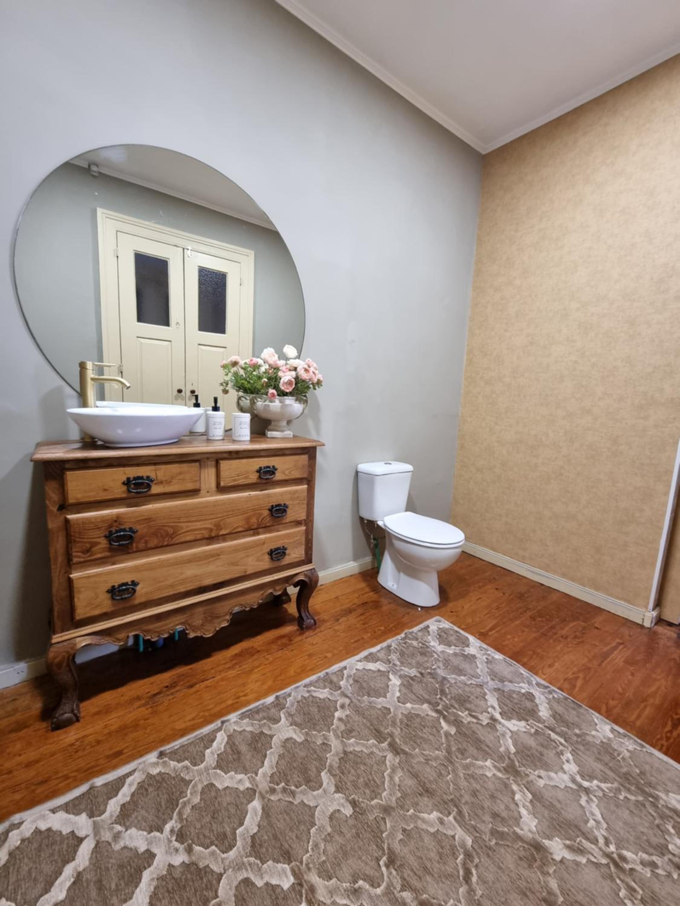 Deluxe Queen Suite