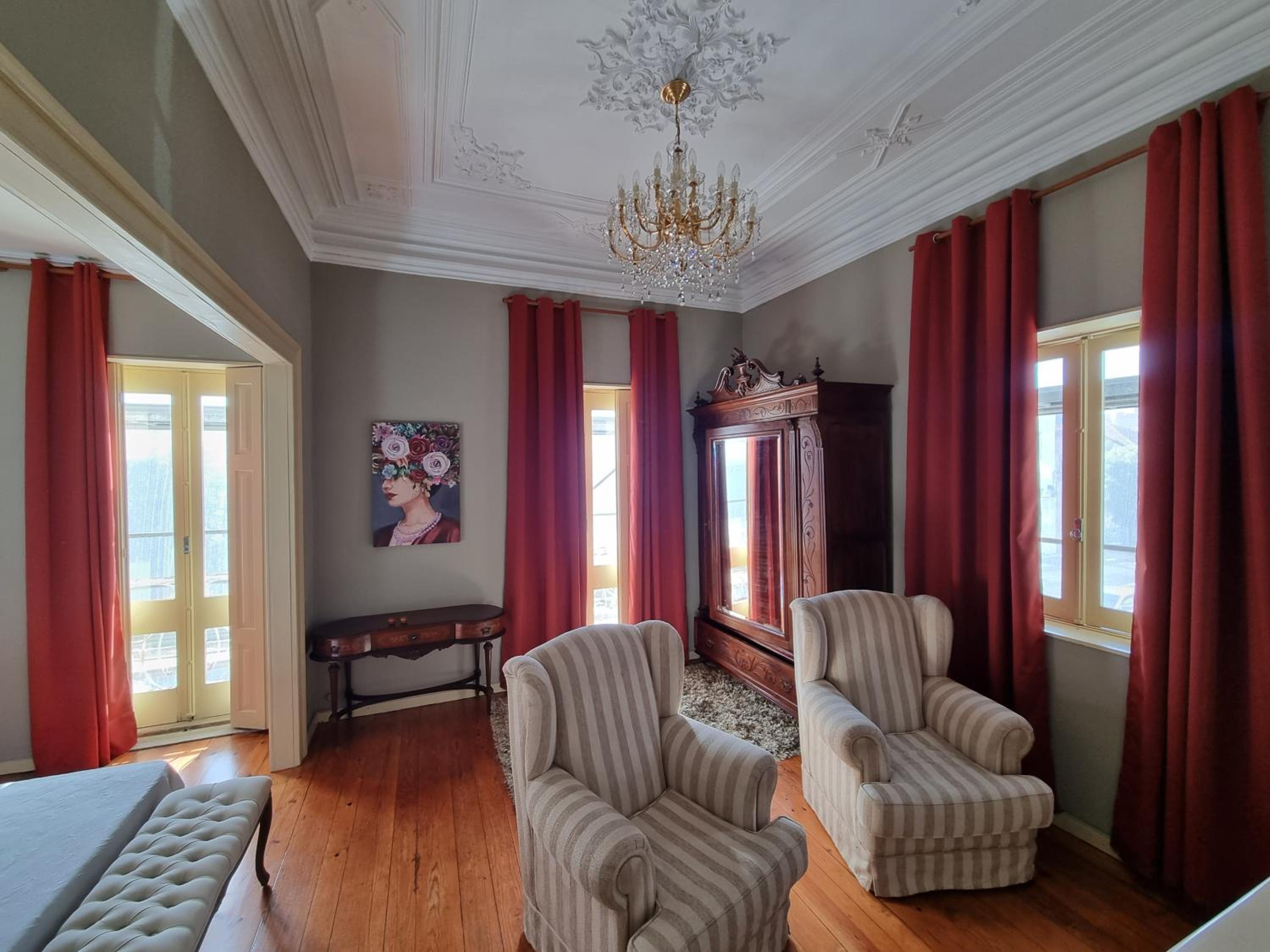Deluxe Queen Suite