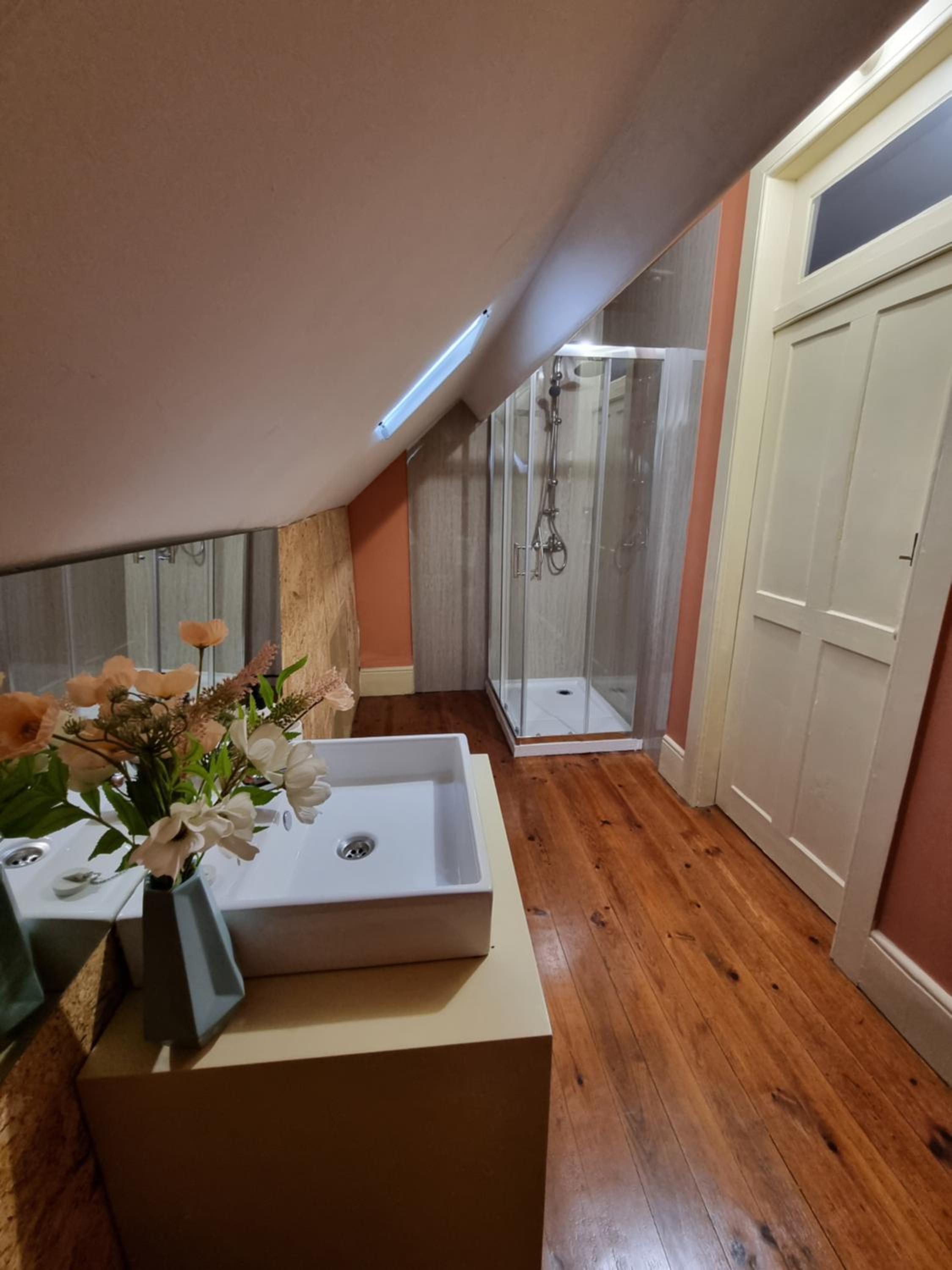 Double Room with Private External Bathroom thumbnail 6
