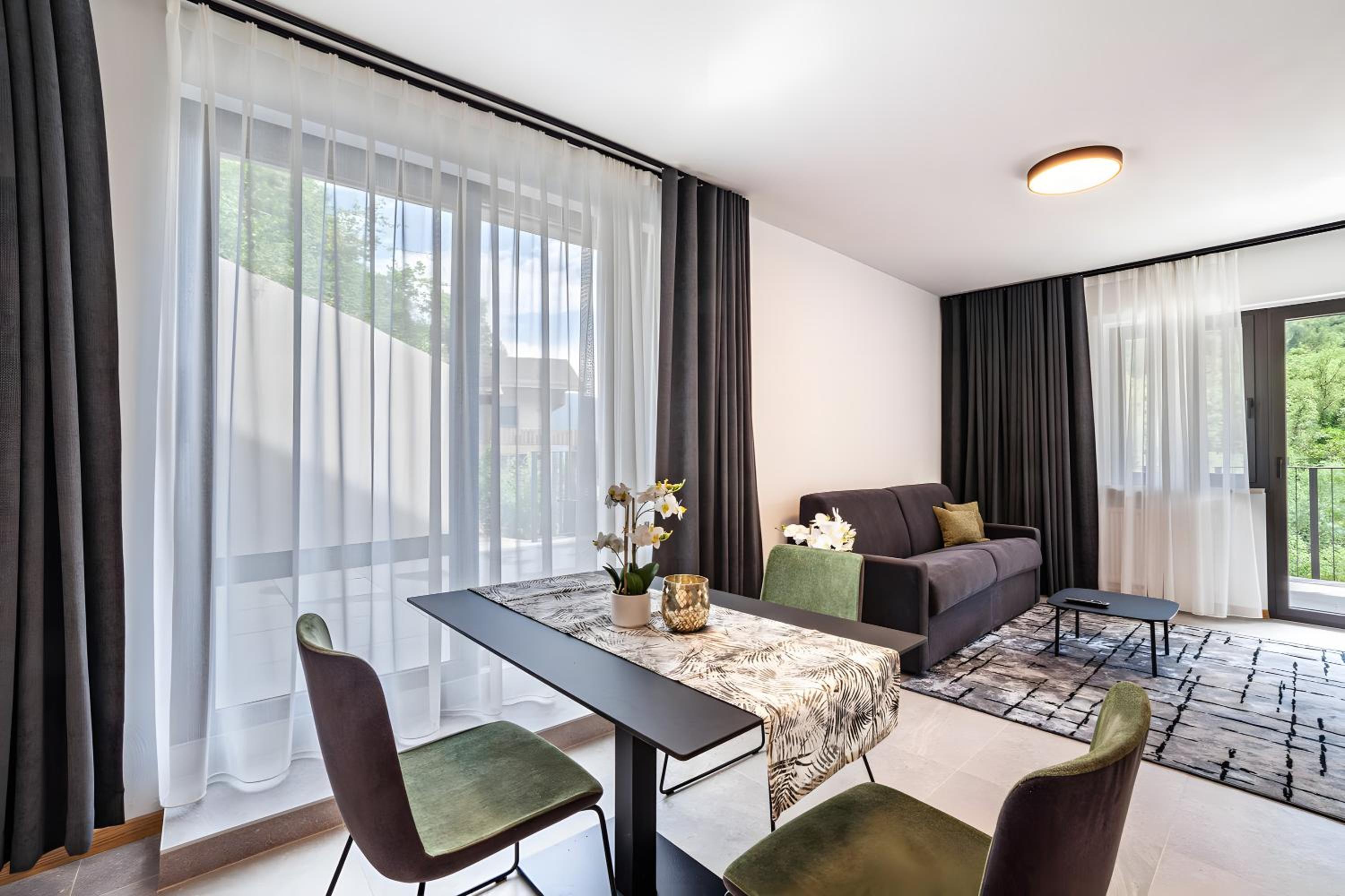 Superior One-Bedroom Apartment with Balcony