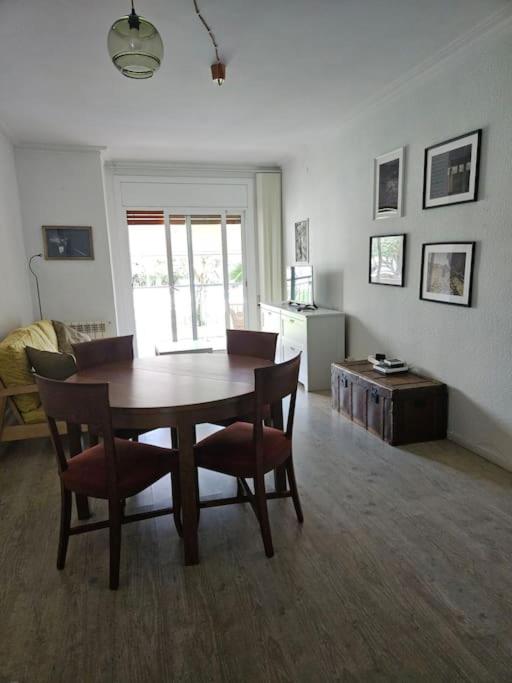 Apartamento de Dos Dormitorios con Vista a la Piscina