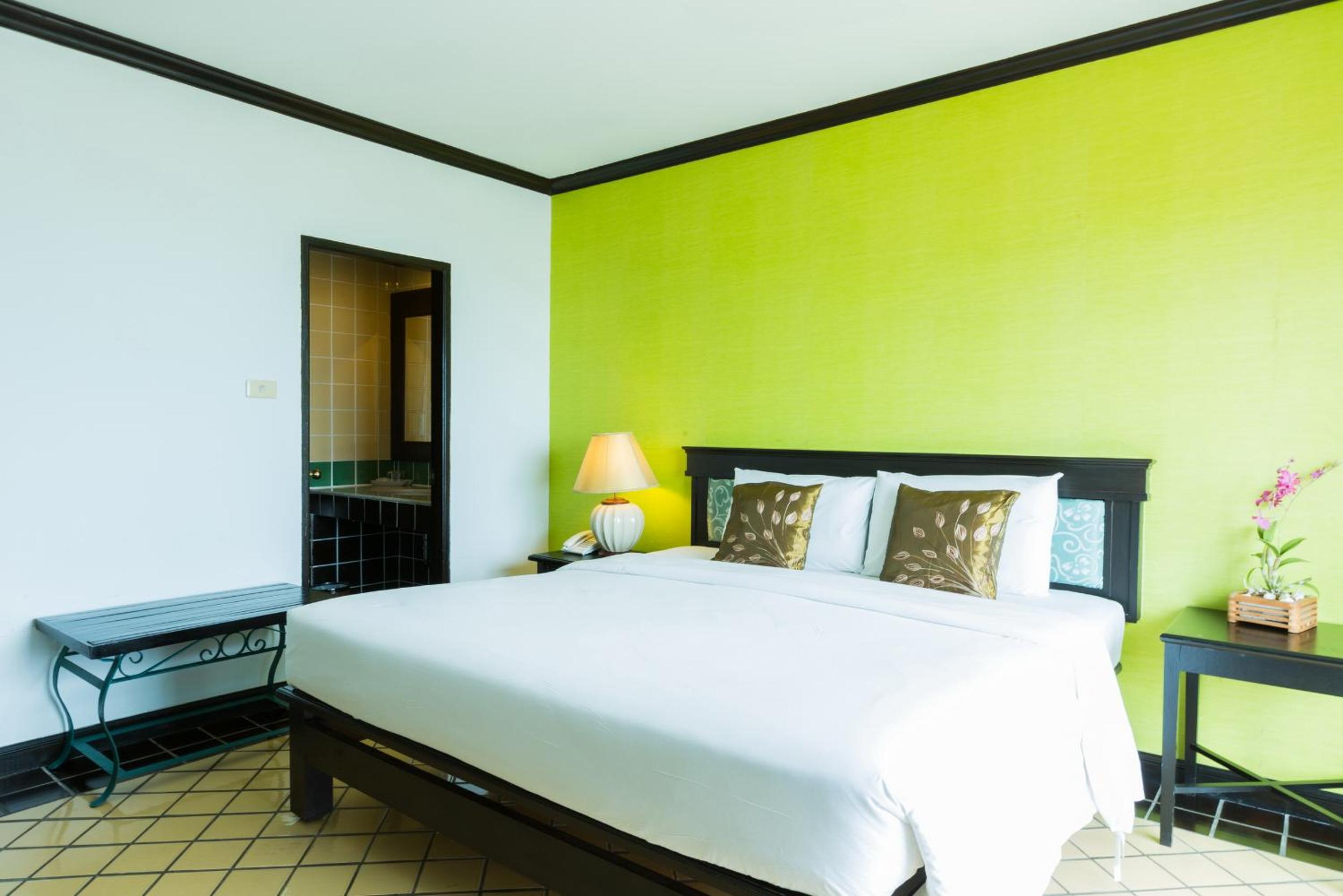 Deluxe Double or Twin Room - Photo 15