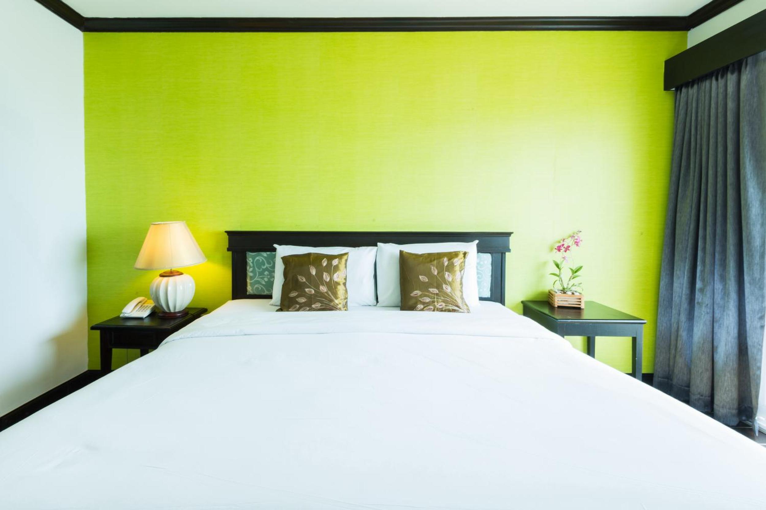 Deluxe Double or Twin Room - Photo 12