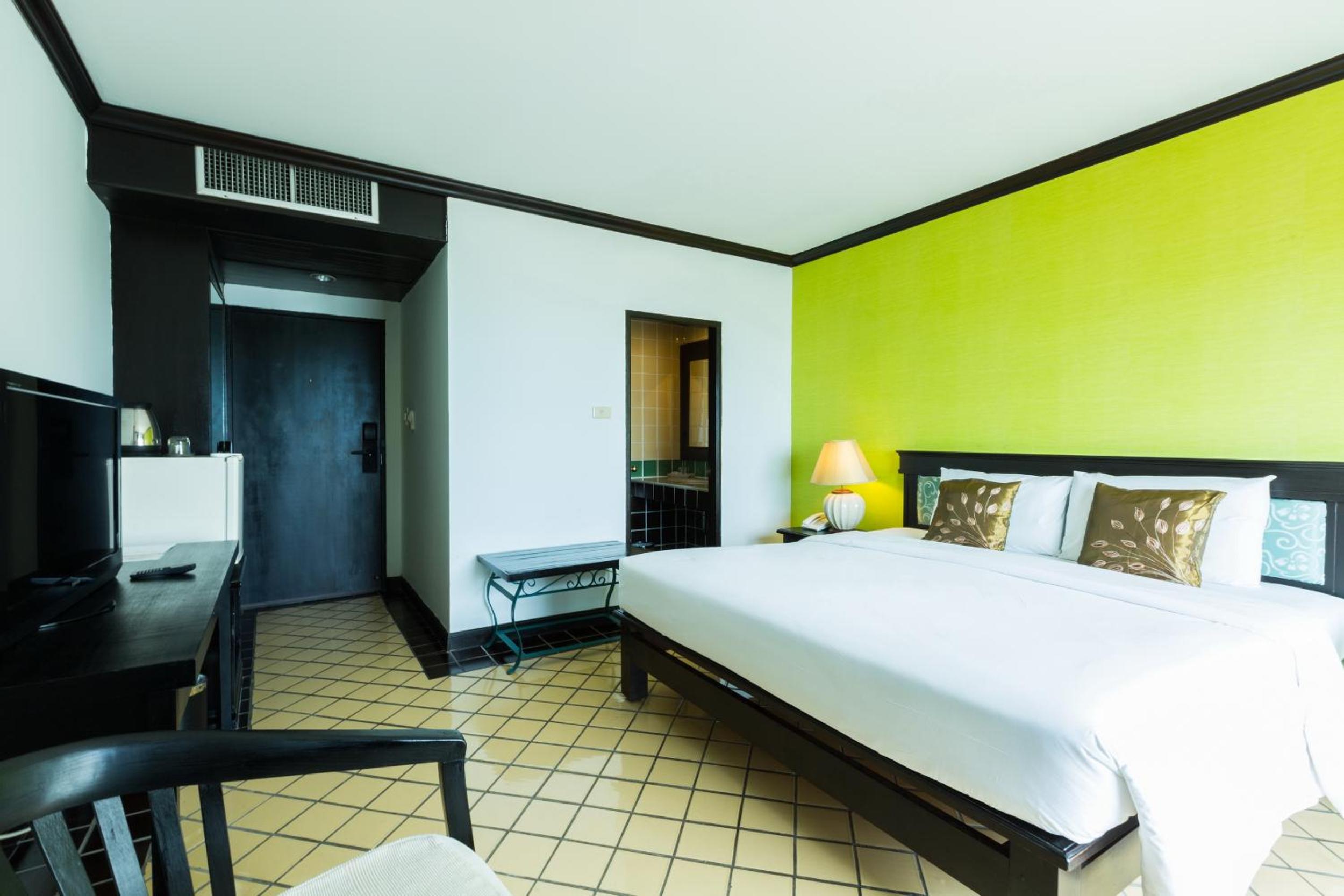 Deluxe Double or Twin Room - Photo 13