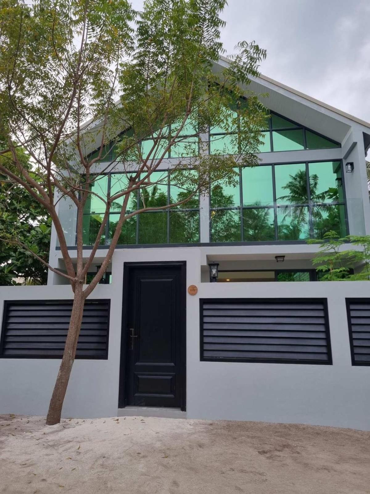 Three-Bedroom House photo 2