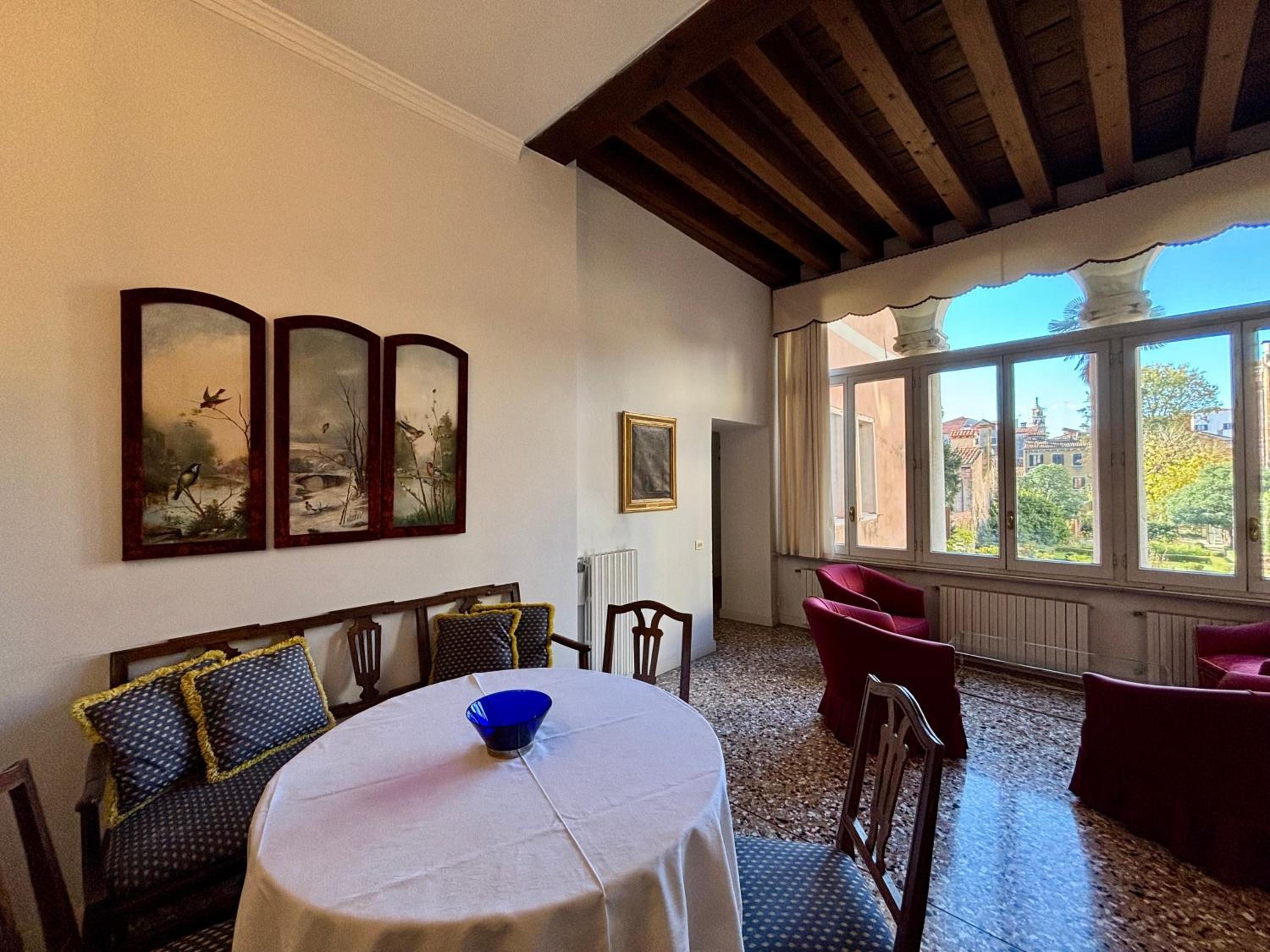 Three-Bedroom Apartment with View photo 3