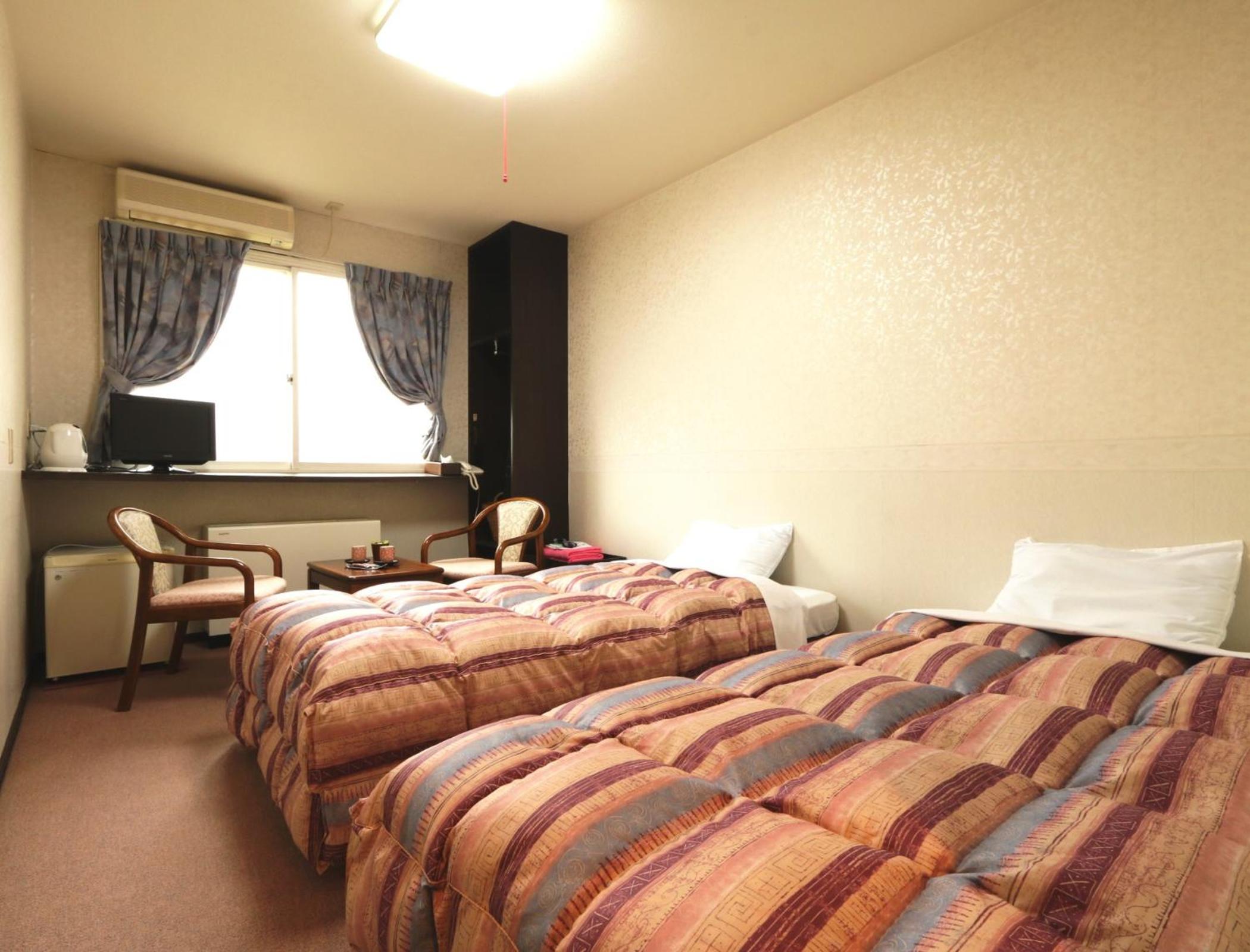 Twin Room with Private Bathroom photo 1