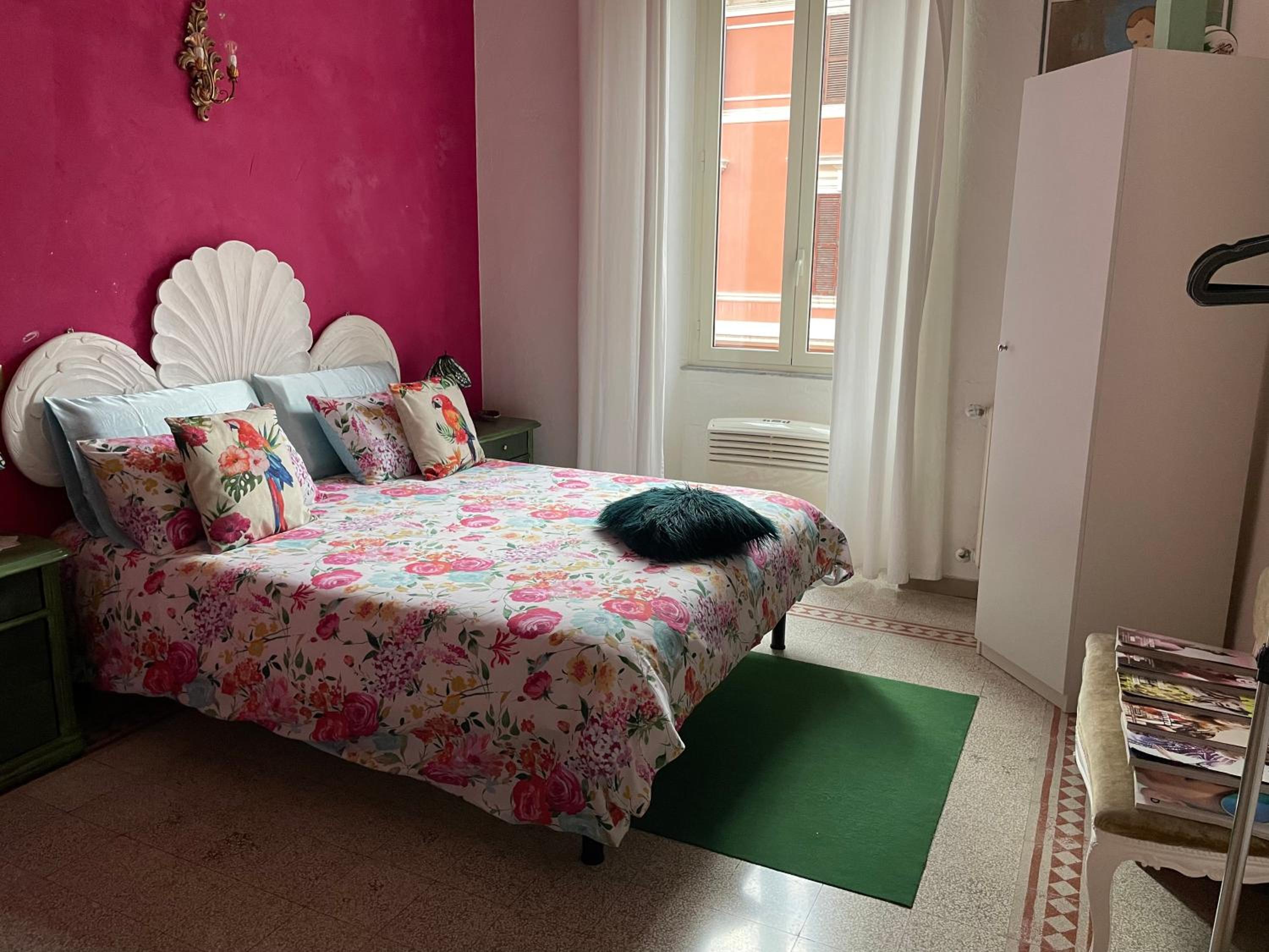 Queen Room photo 2