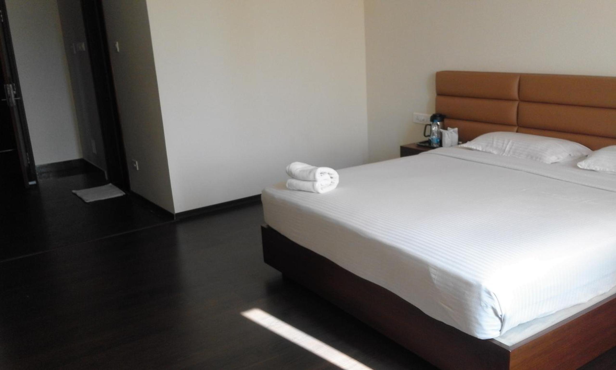 Deluxe Double or Twin Room - Photo 9
